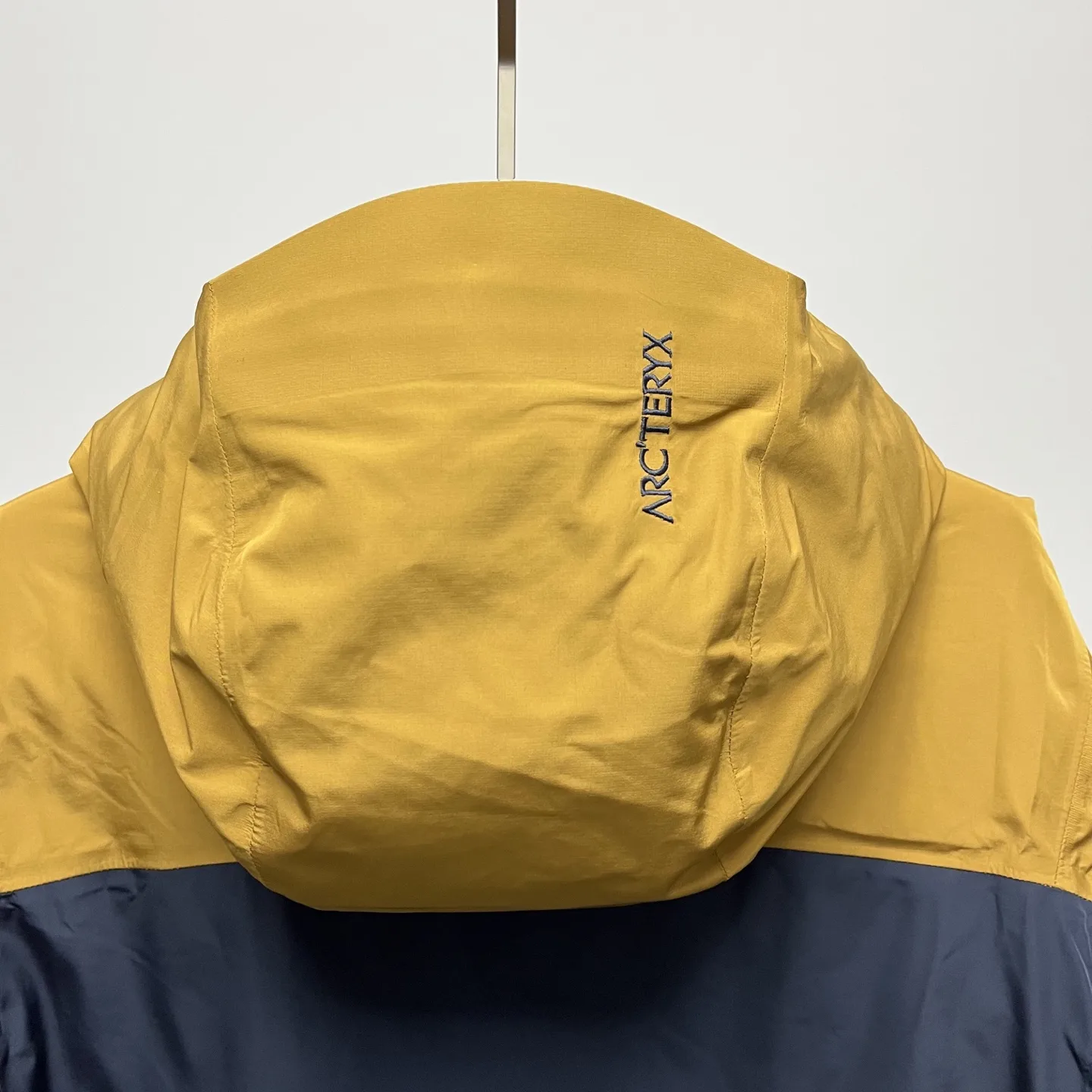 Macai Hooded Down-Filled Ski Jacket D51020325 — view 8