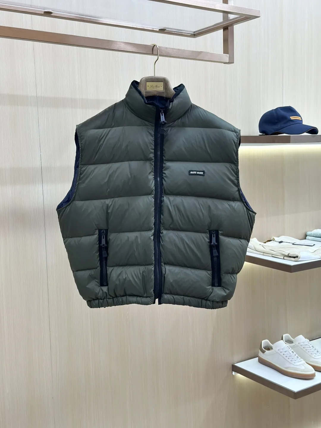 Logo-Patch Down-Filled Puffer Vest D51520440