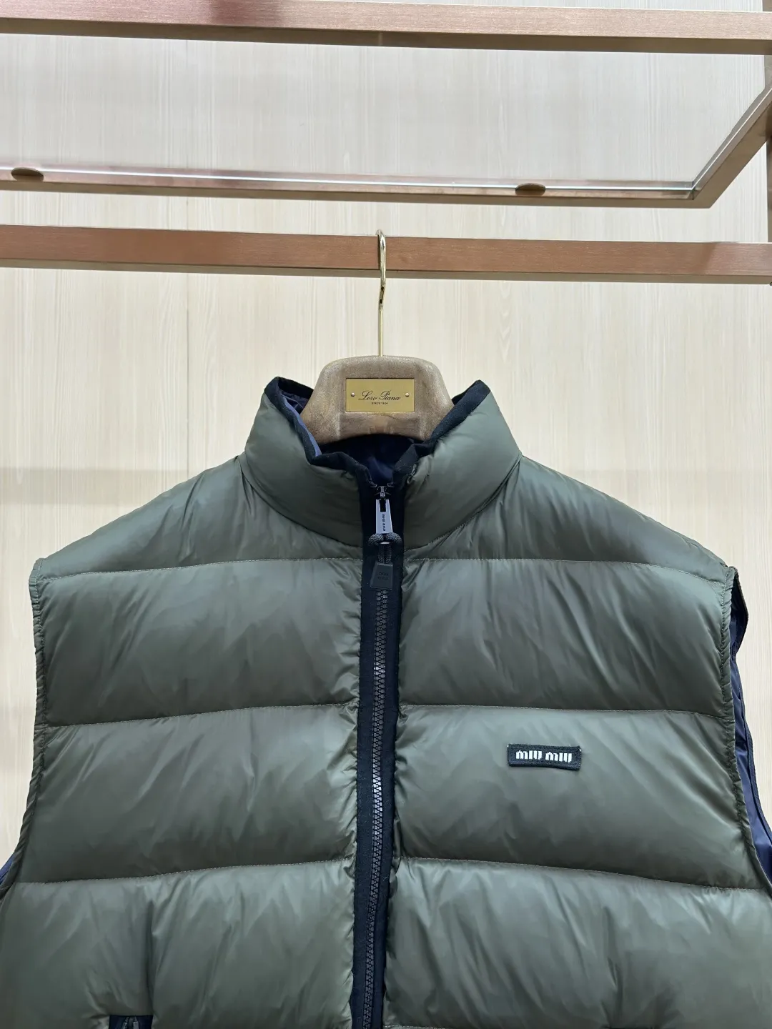 Logo-Patch Down-Filled Puffer Vest D51520440 — view 4