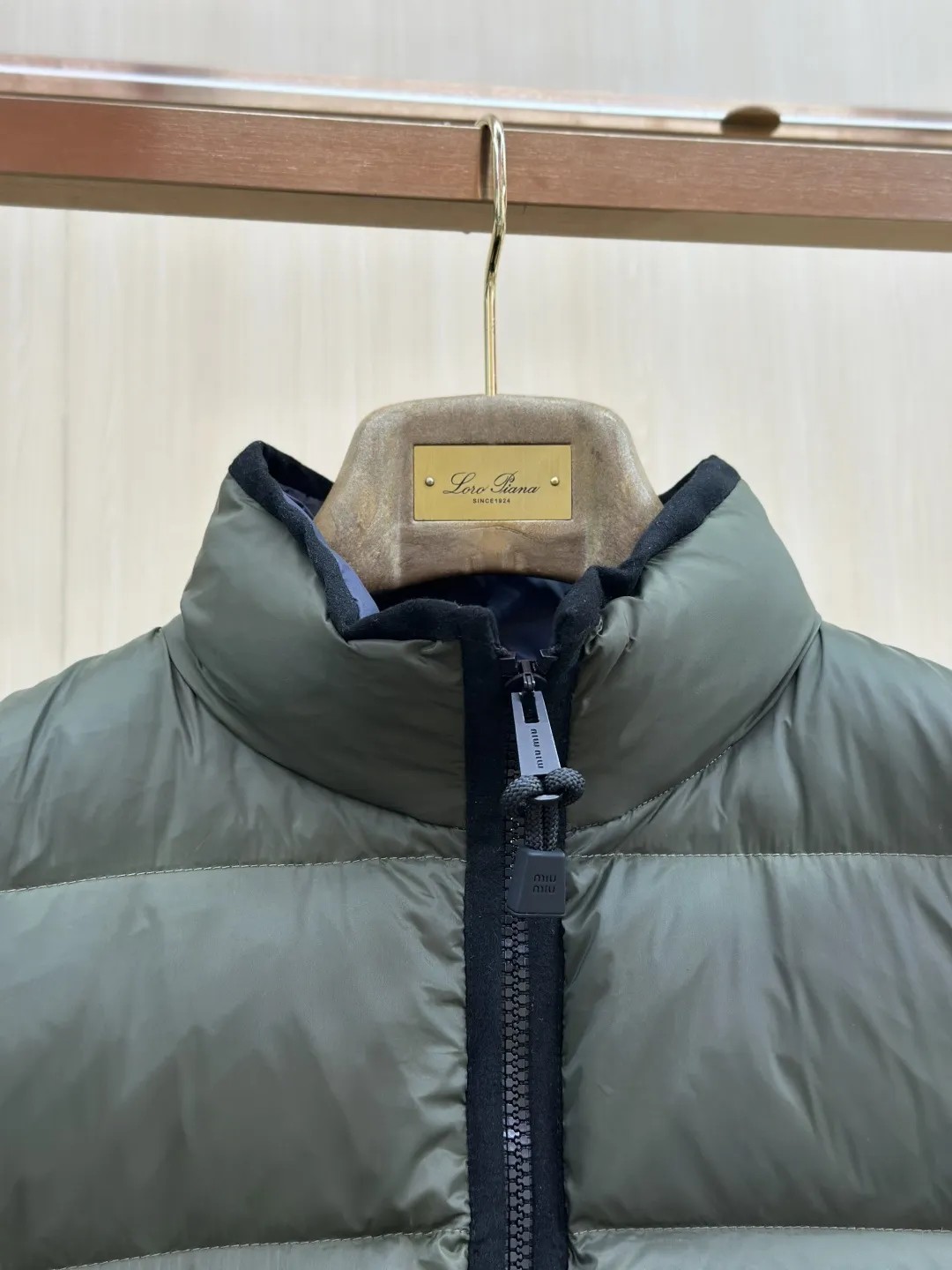 Logo-Patch Down-Filled Puffer Vest D51520440 — view 5