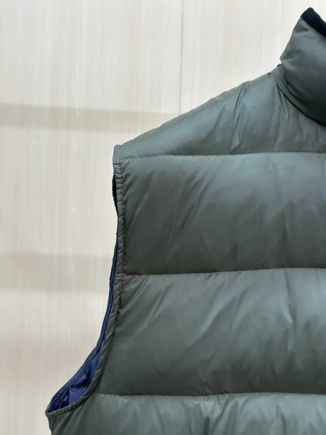 Logo-Patch Down-Filled Puffer Vest D51520440 — view 7