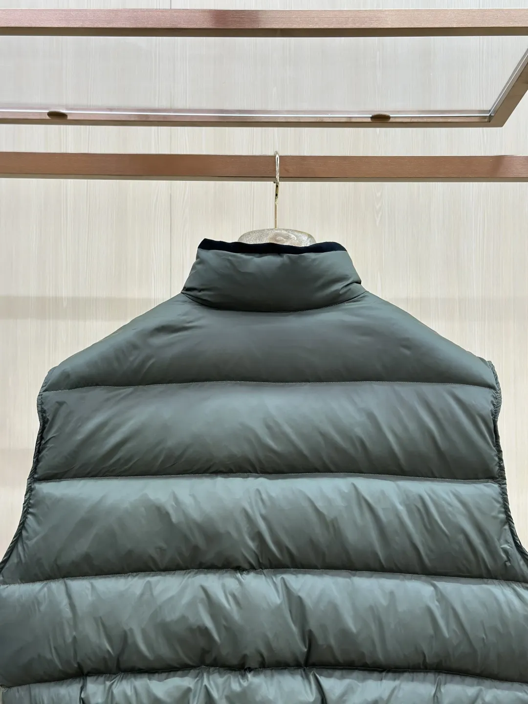 Logo-Patch Down-Filled Puffer Vest D51520440 — view 9