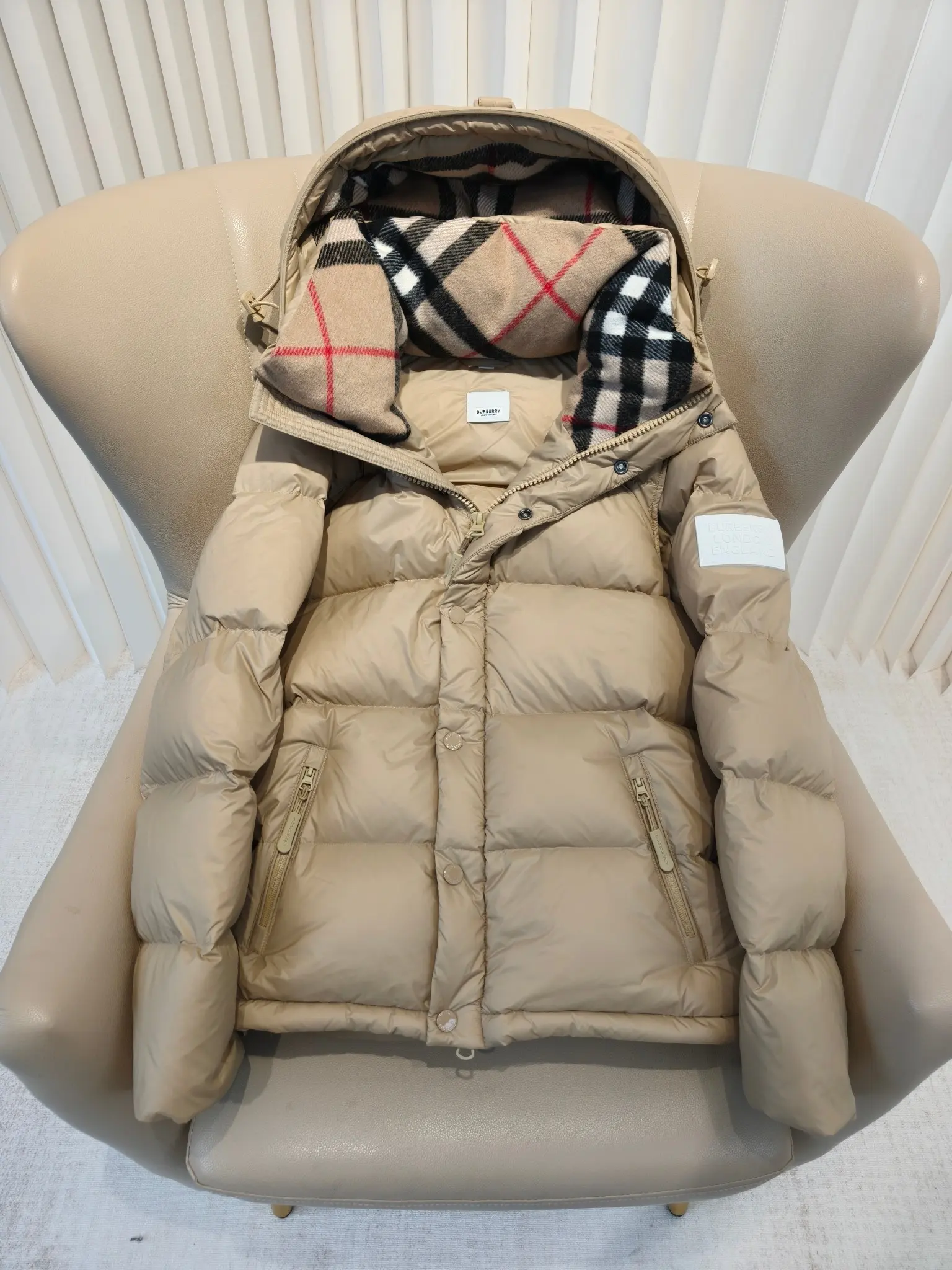 Detachable Sleeve Check-Lined Puffer Jacket D53022206 — view 5