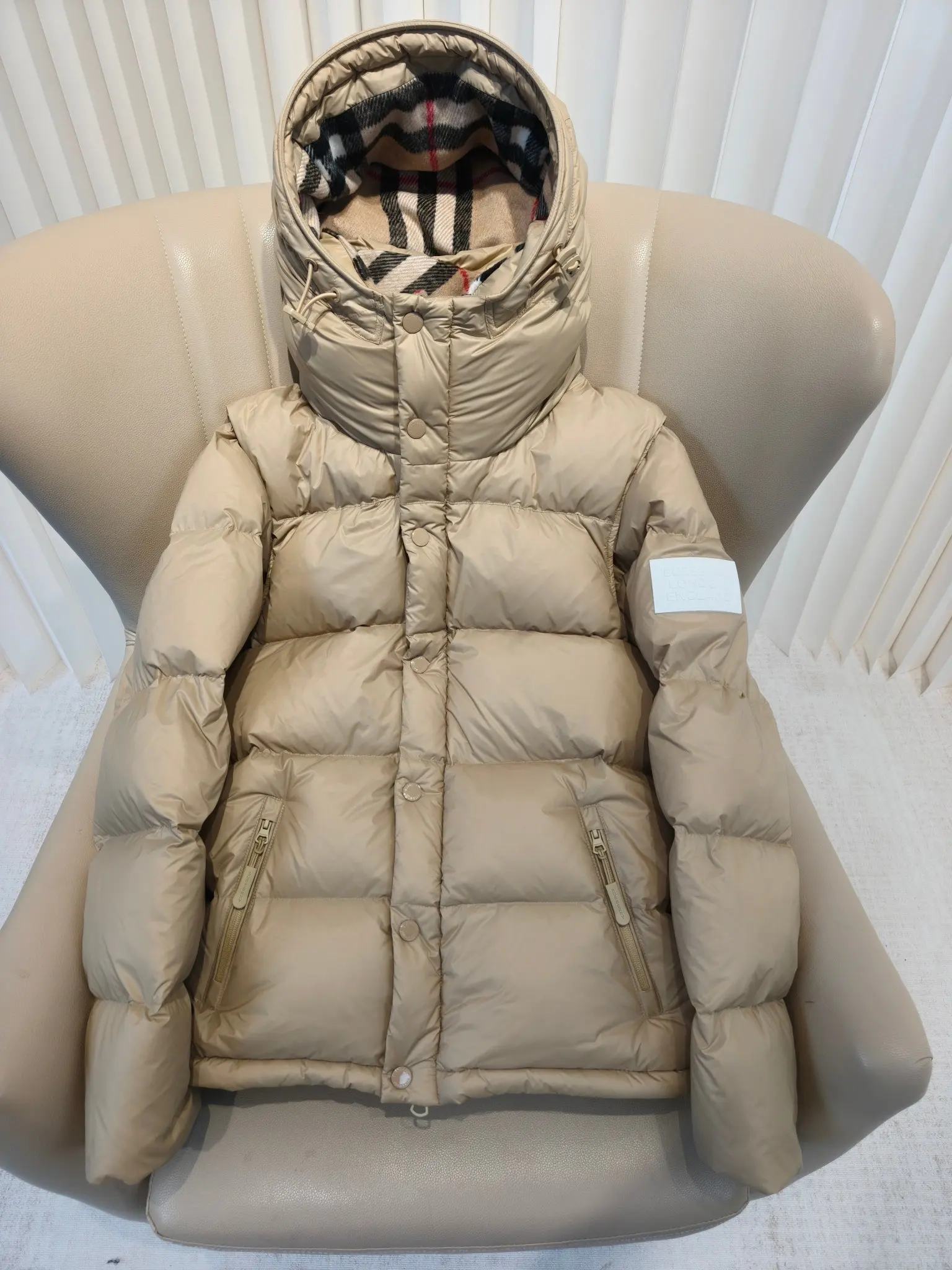 Detachable Sleeve Check-Lined Puffer Jacket D53022206 — view 6