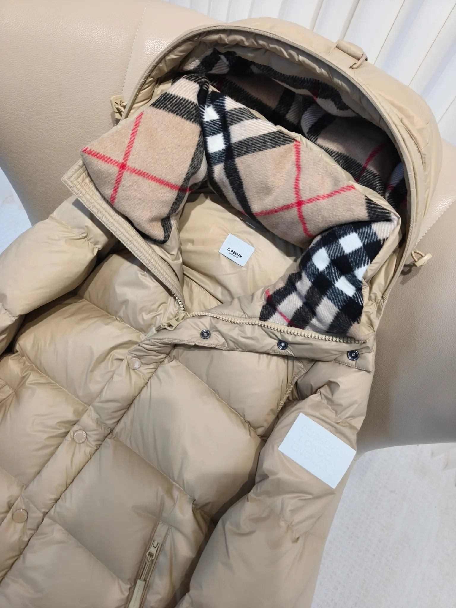 Detachable Sleeve Check-Lined Puffer Jacket D53022206 — view 7