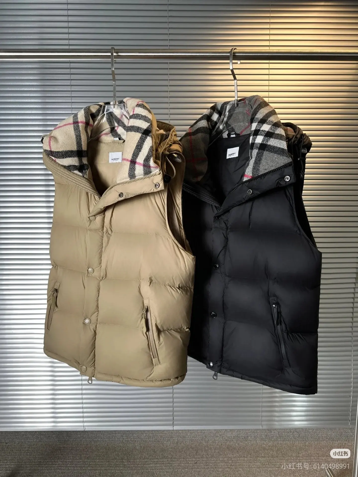 Convertible Hooded Down Jacket with Check Lining D53022207 — view 3