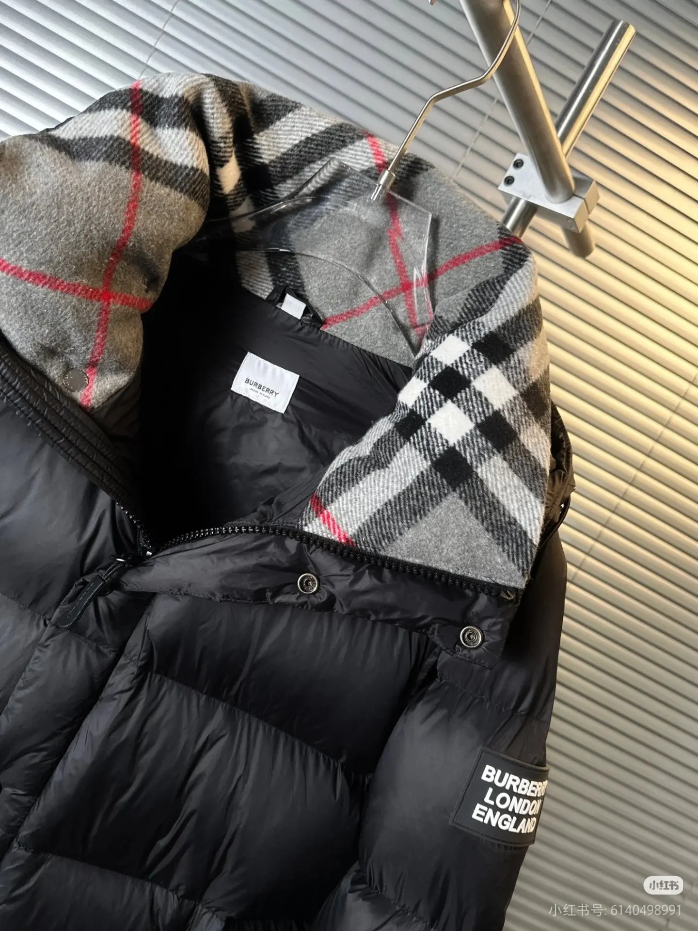 Convertible Hooded Down Jacket with Check Lining D53022207 — view 5
