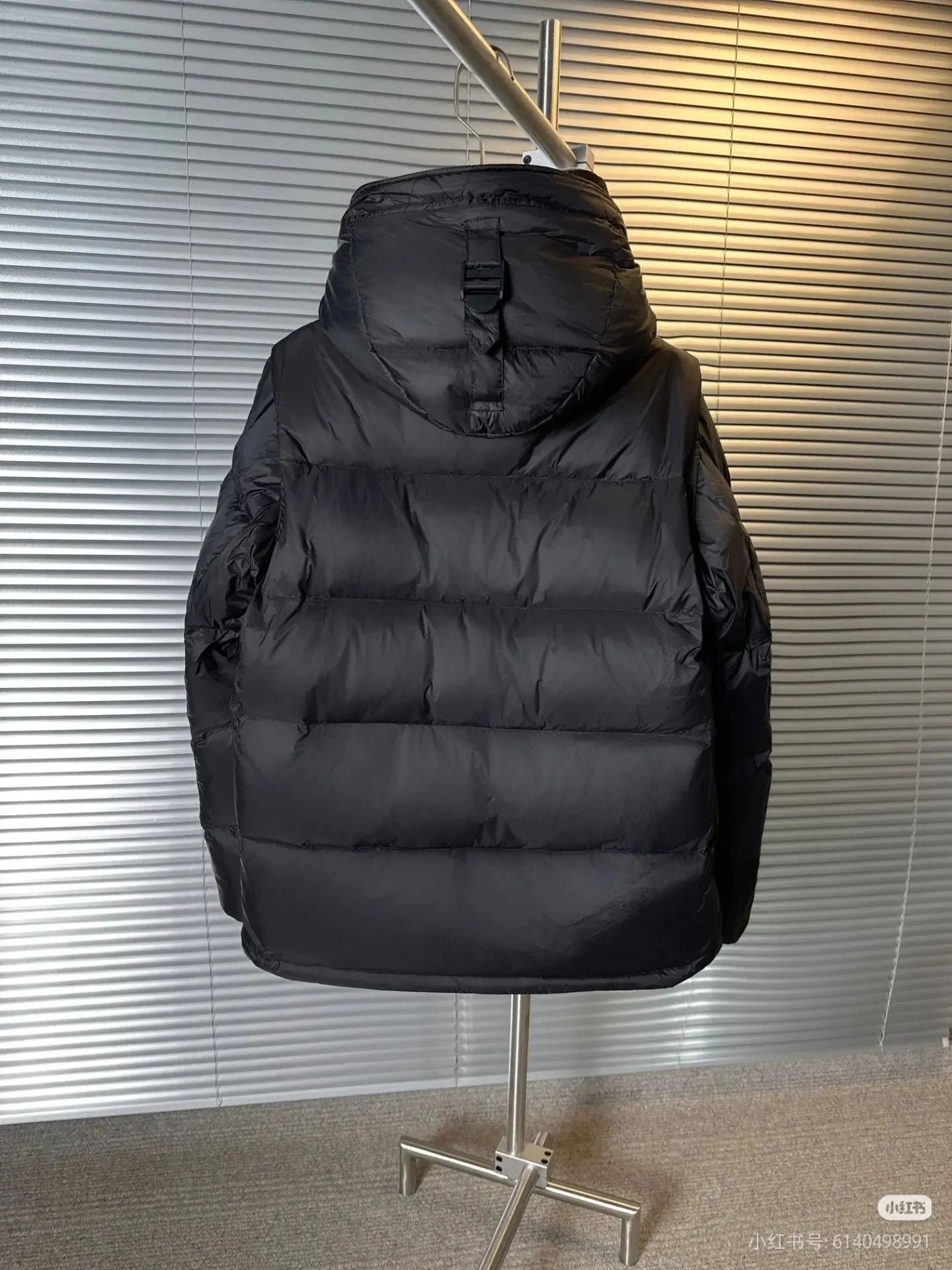 Convertible Hooded Down Jacket with Check Lining D53022207 — view 9