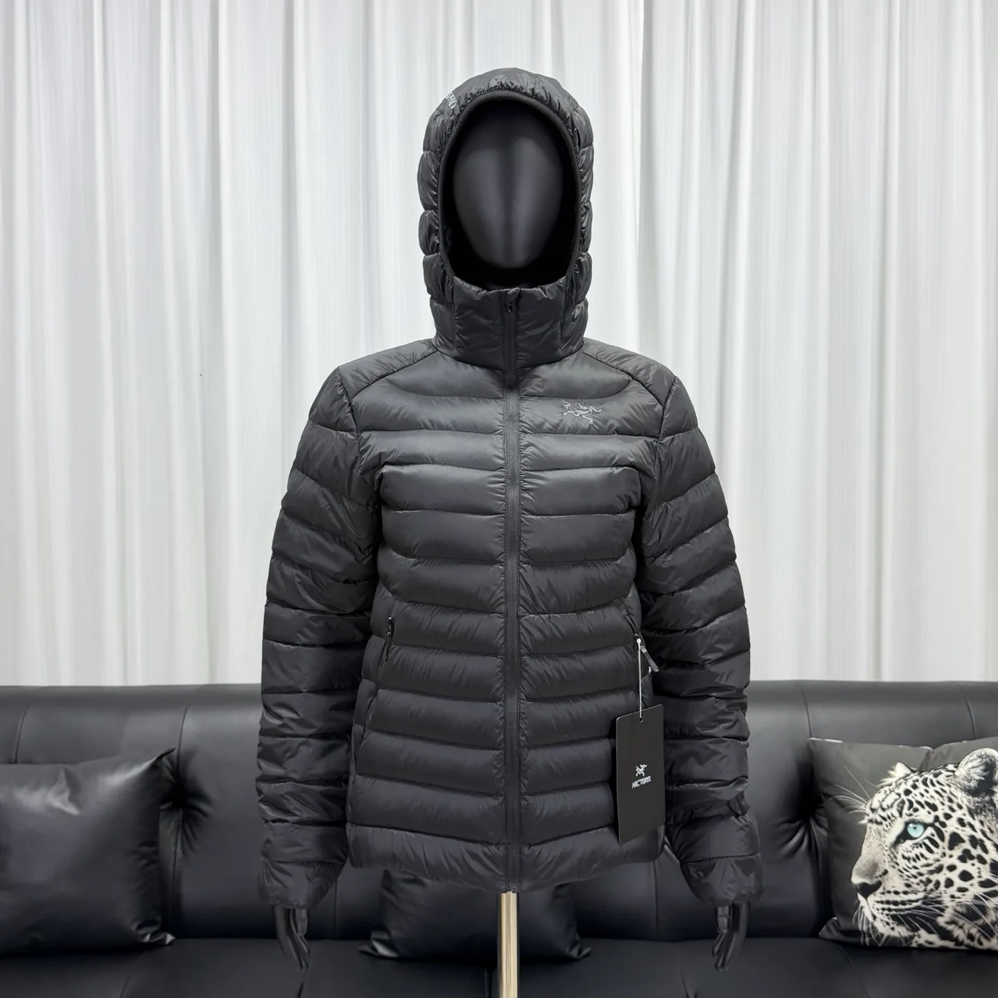 Cerium Hooded Down-Filled Puffer Jacket D53020332