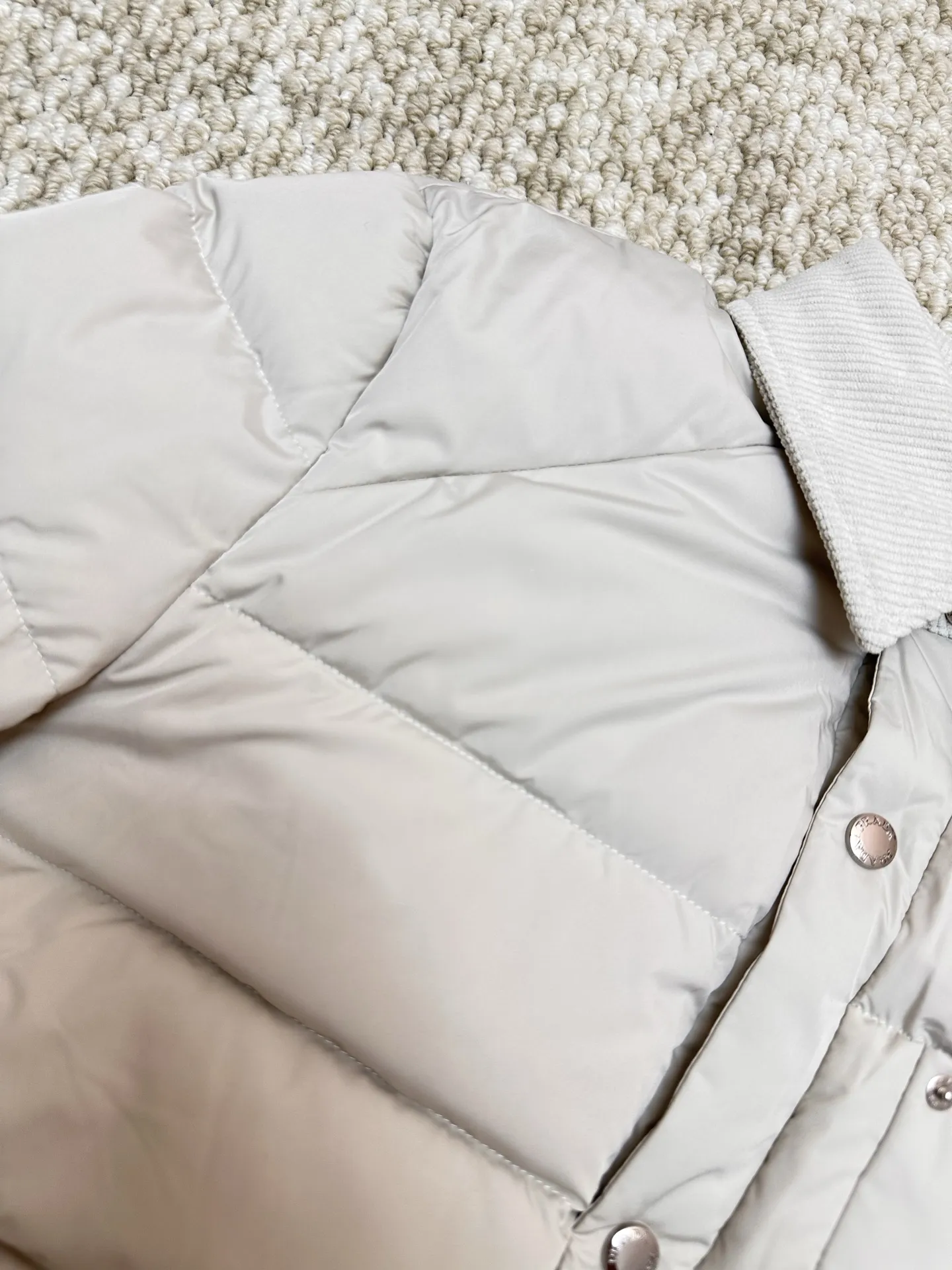 Logo-Patch Quilted Down Jacket with Corduroy Collar D56020508 — view 4