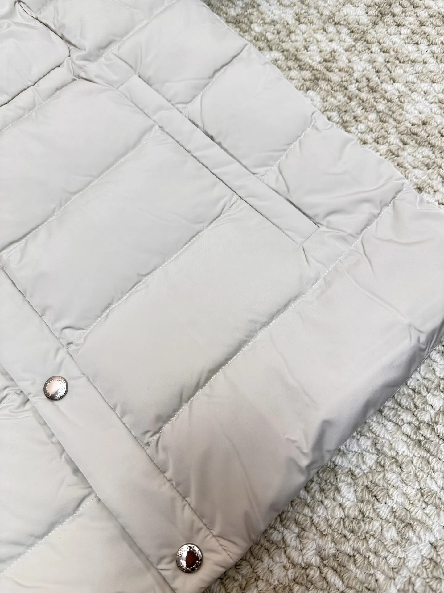 Logo-Patch Quilted Down Jacket with Corduroy Collar D56020508 — view 7