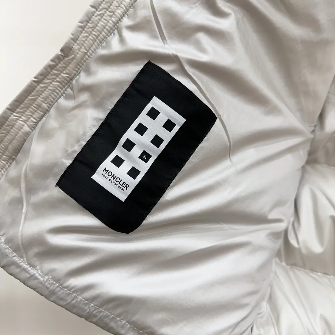 Moncler x 1017 ALYX 9SM Williams Down Jacket D56020255 — view 8