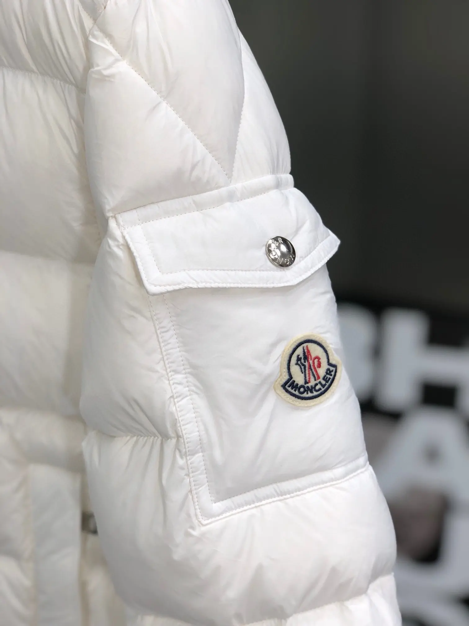 Hooded Down-Filled Puffer Jacket D57022275 — view 4