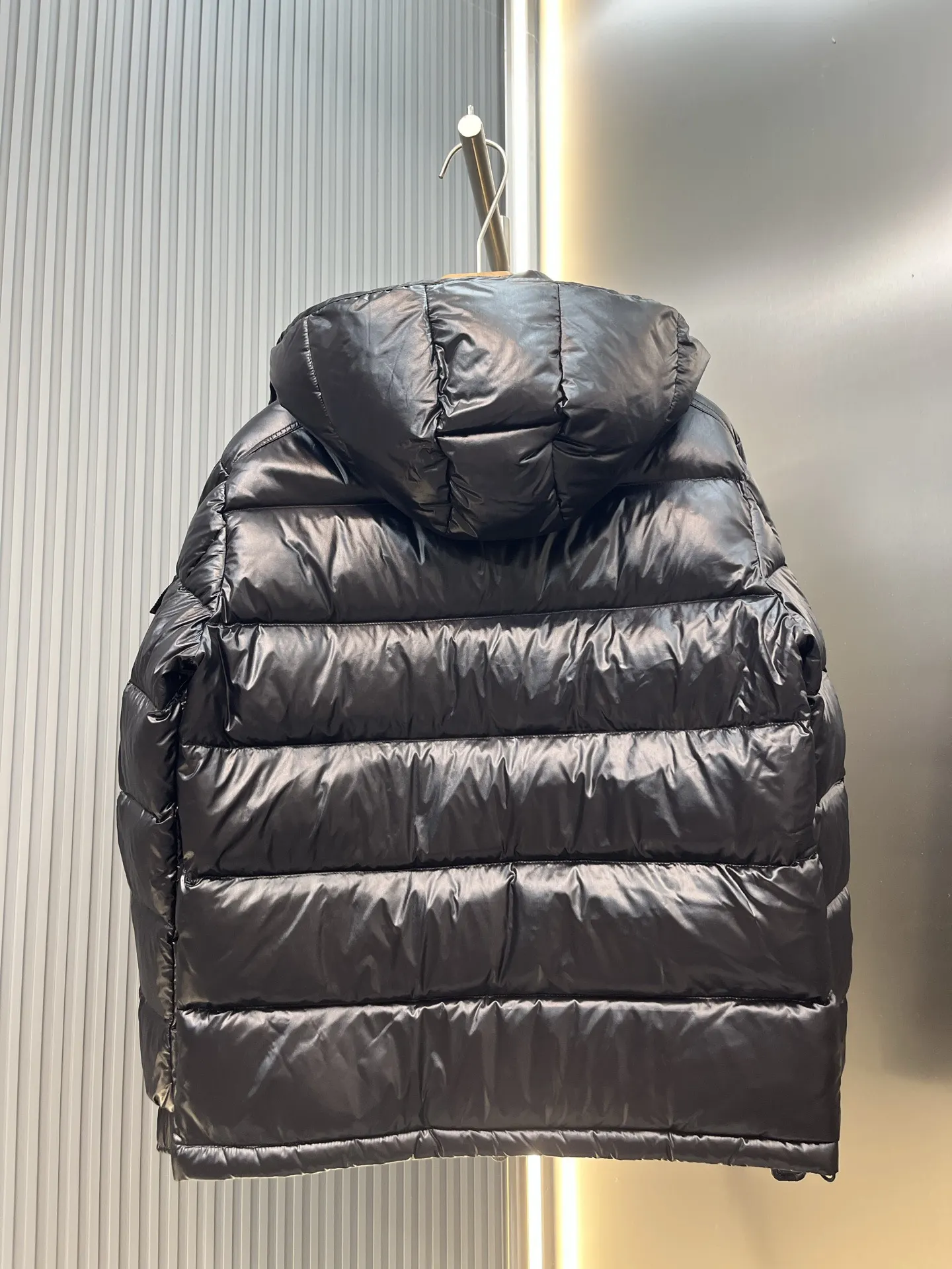Maya Glossy Down-Filled Puffer Jacket D64020430 — view 3