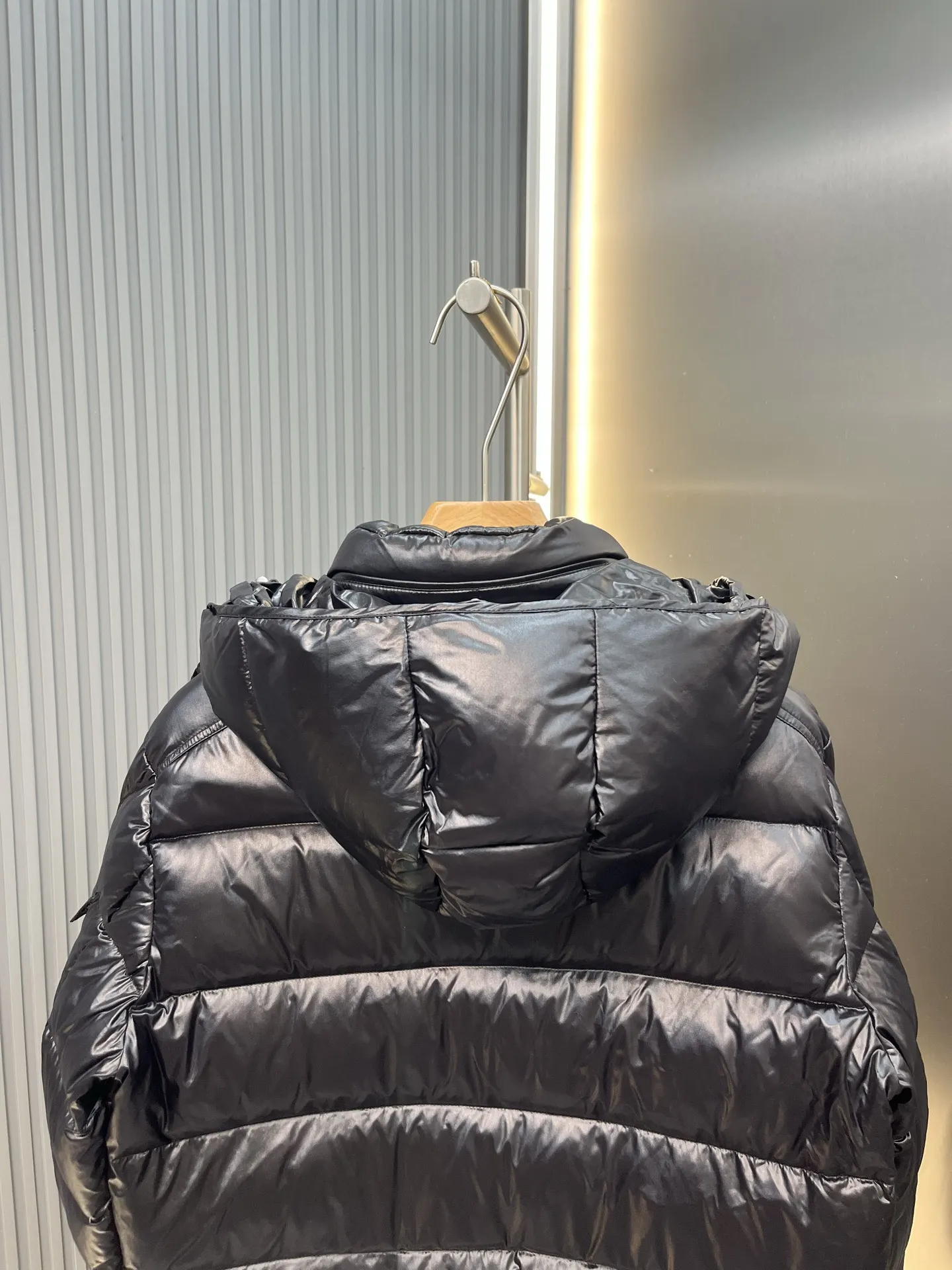 Maya Glossy Down-Filled Puffer Jacket D64020430 — view 4
