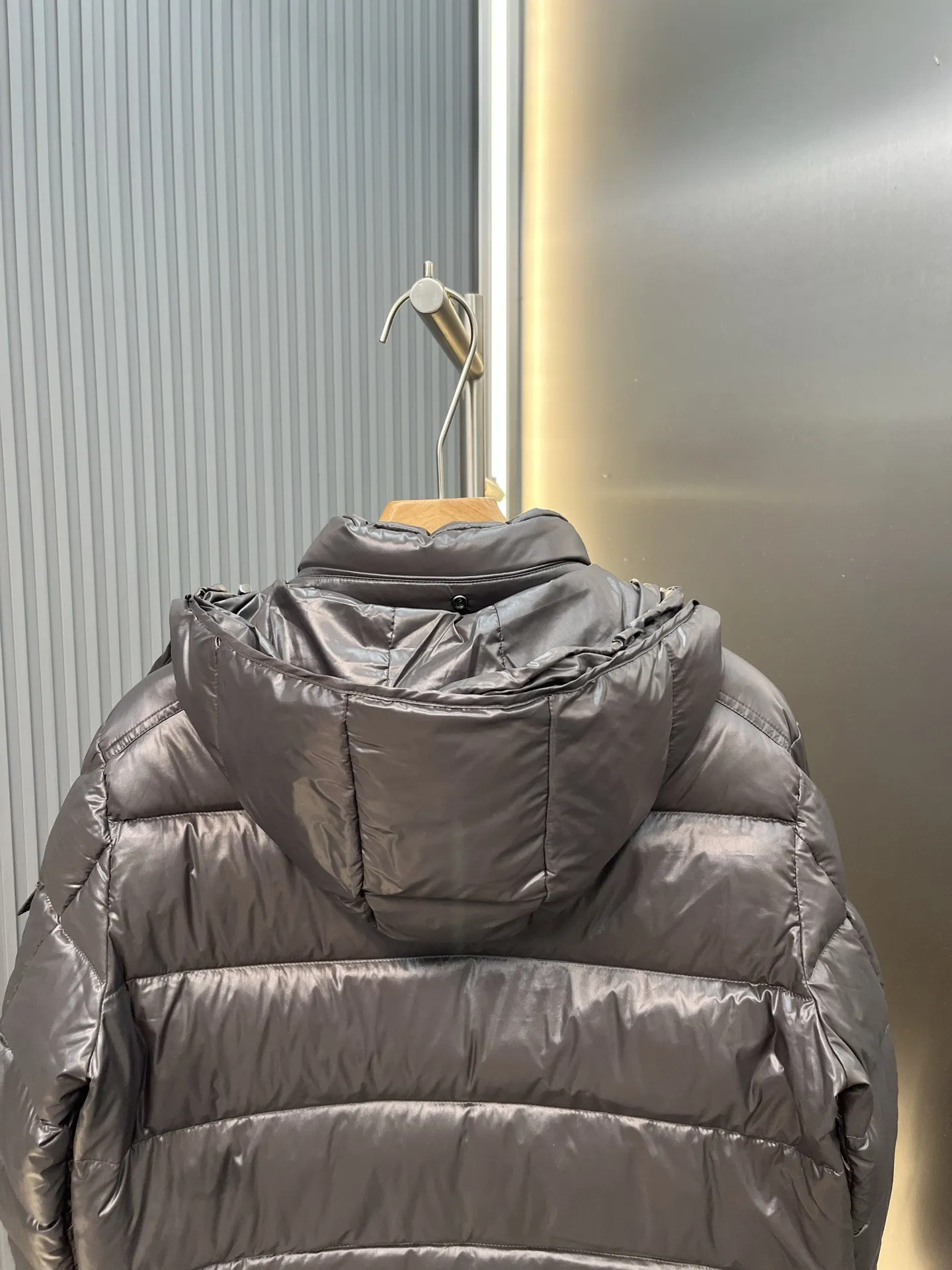 Maya Glossy Hooded Down Puffer Jacket D64020429 — view 4