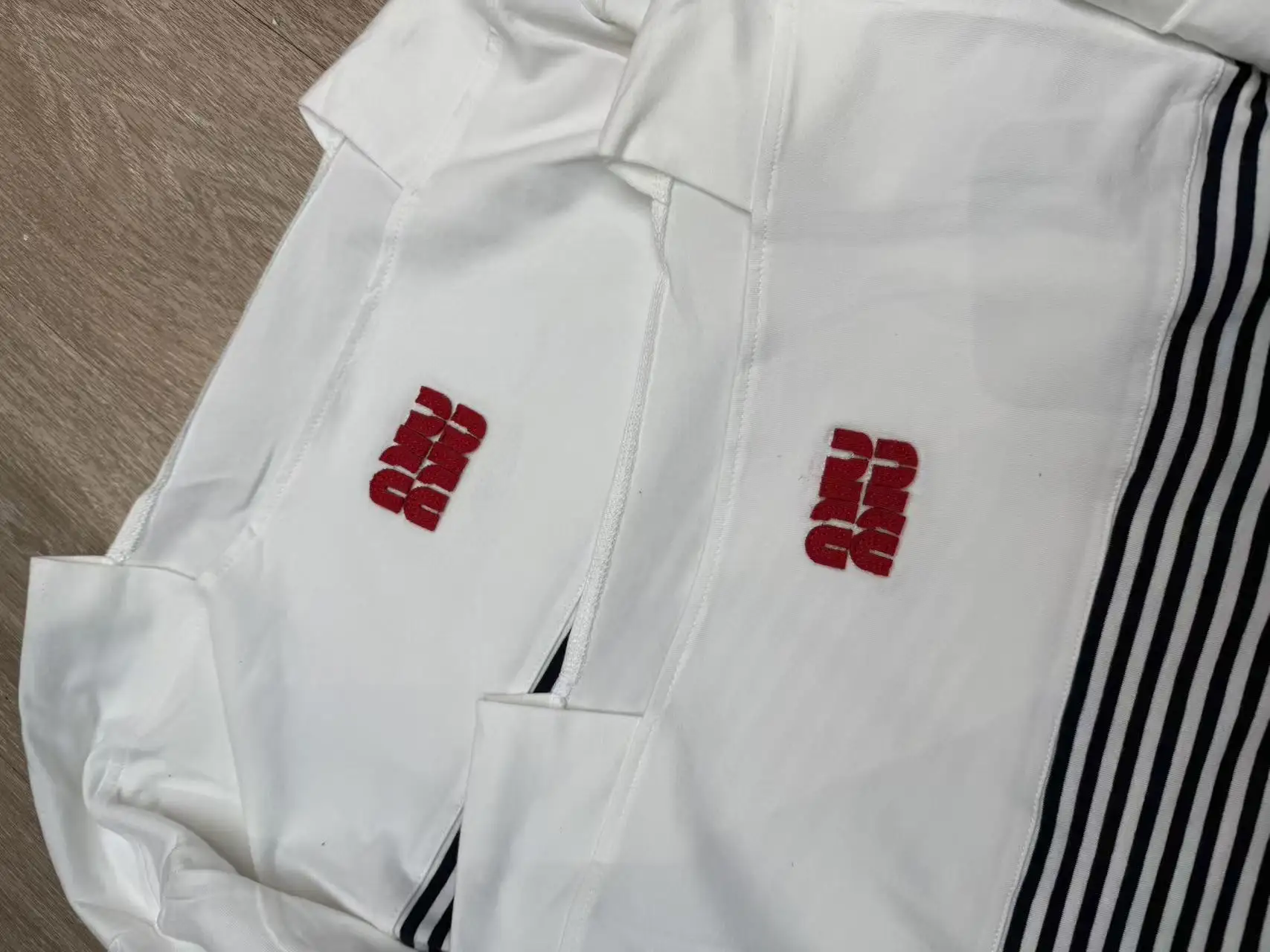 Embroidered Striped Long-Sleeve T-Shirt D6516081 — view 3