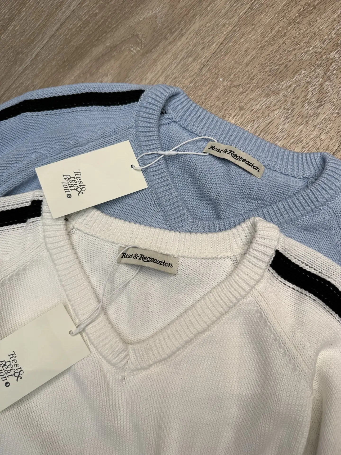 Embroidered V-Neck Striped Knit Sweater D7916082 — view 3