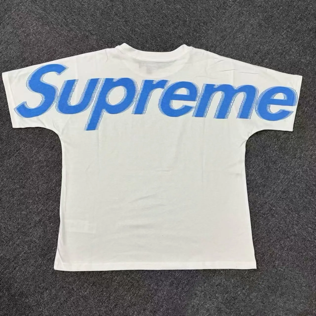 Supreme Back Logo Graphic T-Shirt D4215796 — view 3