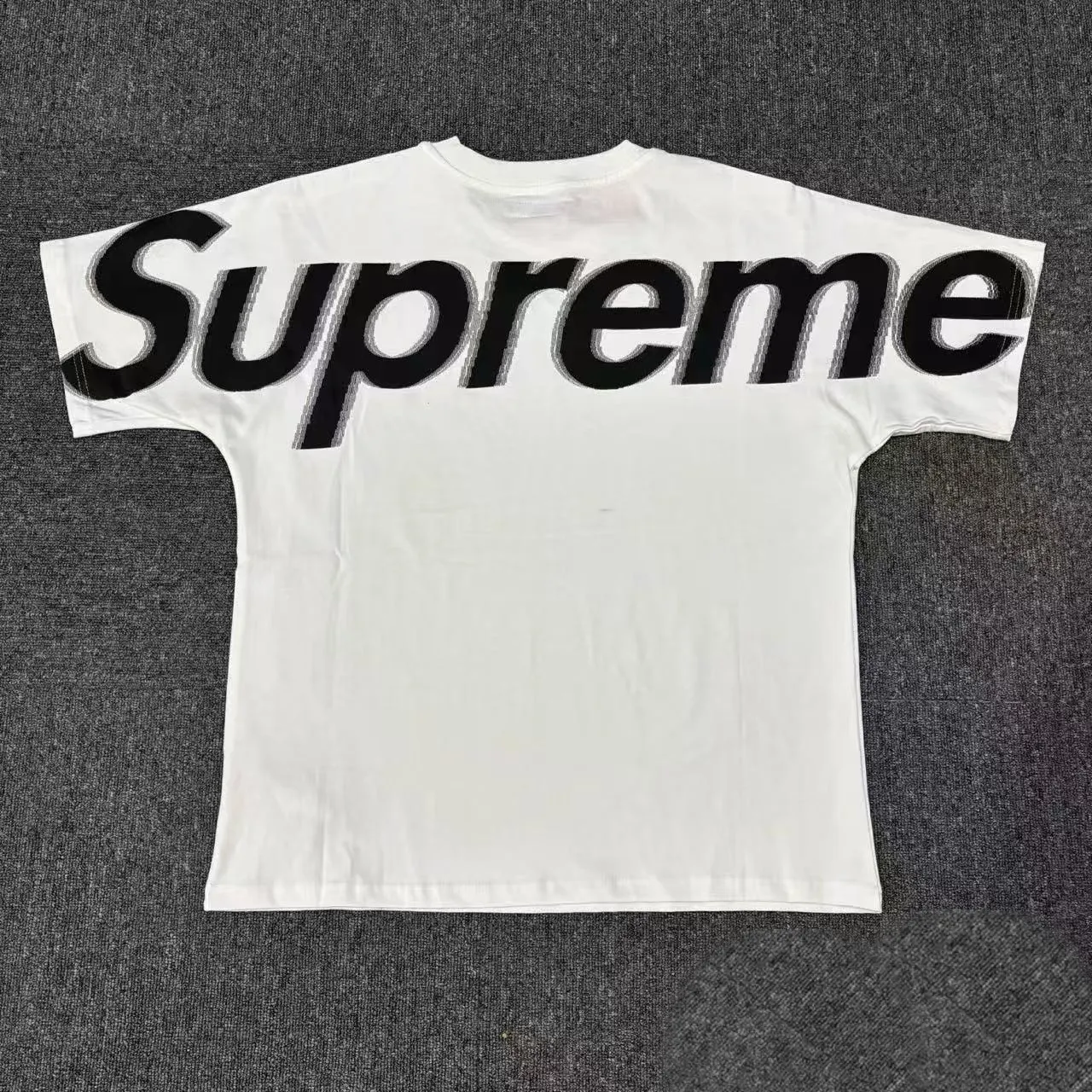 Supreme Back Logo Graphic T-Shirt D4215796 — view 4