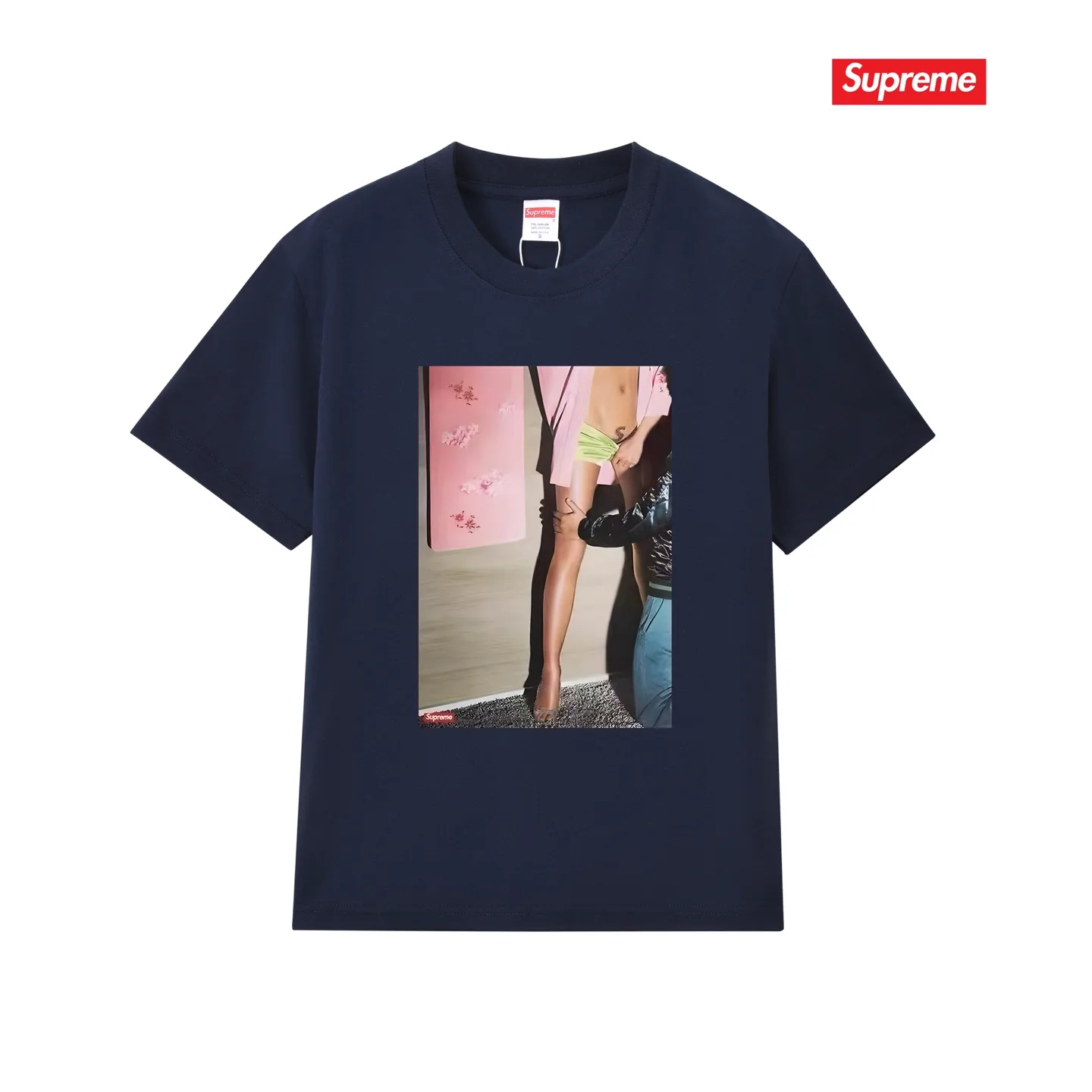 Supreme Model Graphic Print T-Shirt D4015772 — view 9