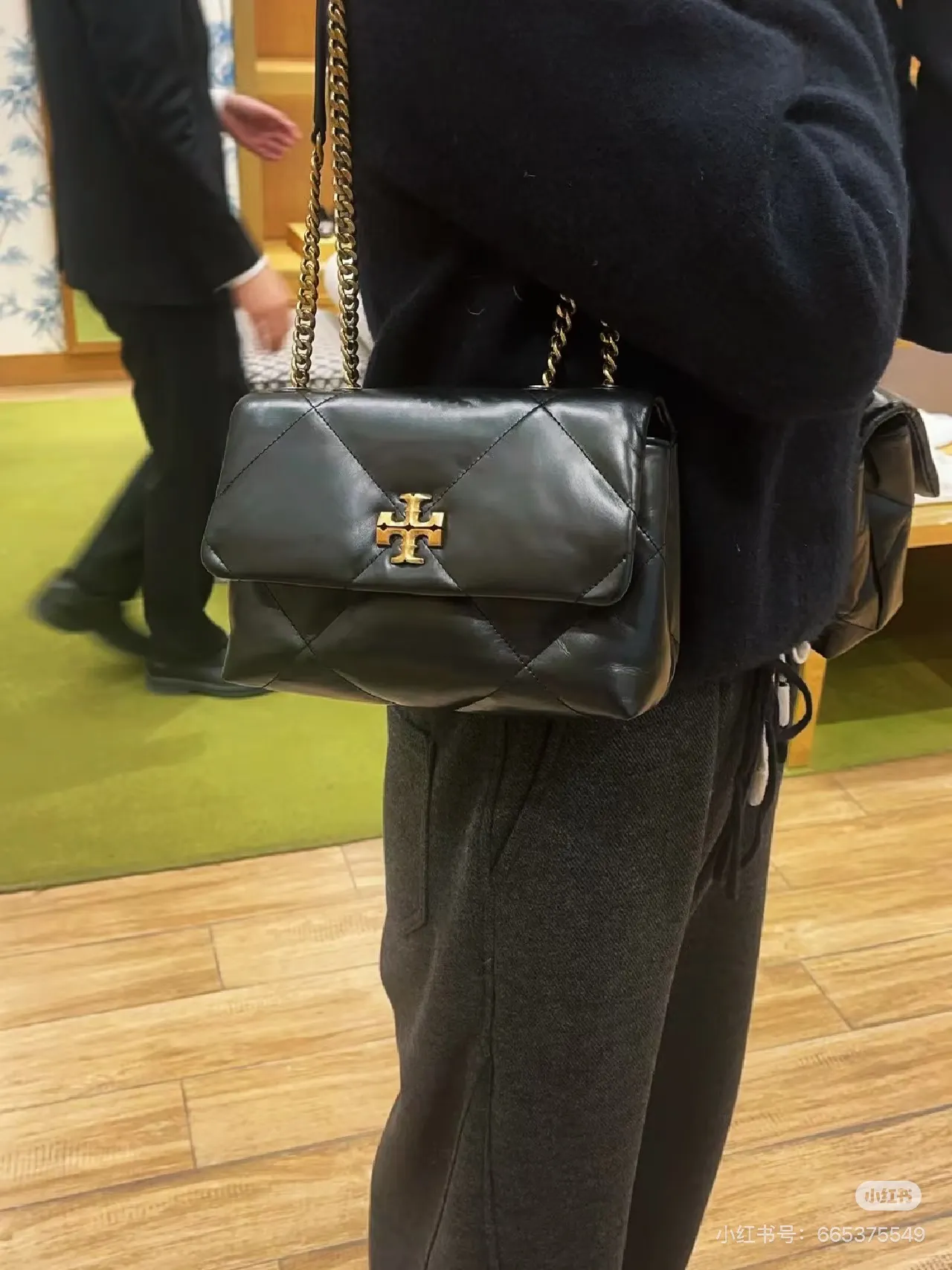 Kira Quilted Chain Shoulder Bag D31018024