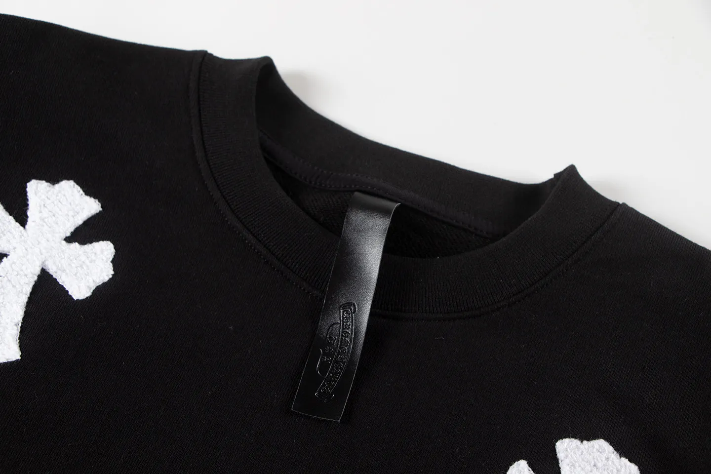 Cross Patch Chenille Embroidered Sweatshirt D10515933 — view 3