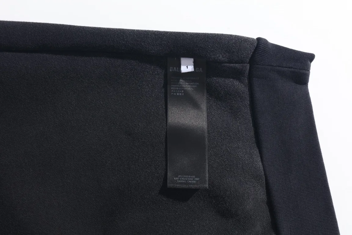 3B Logo Embroidered Inside-Out Sweatshirt D26922580 — view 18