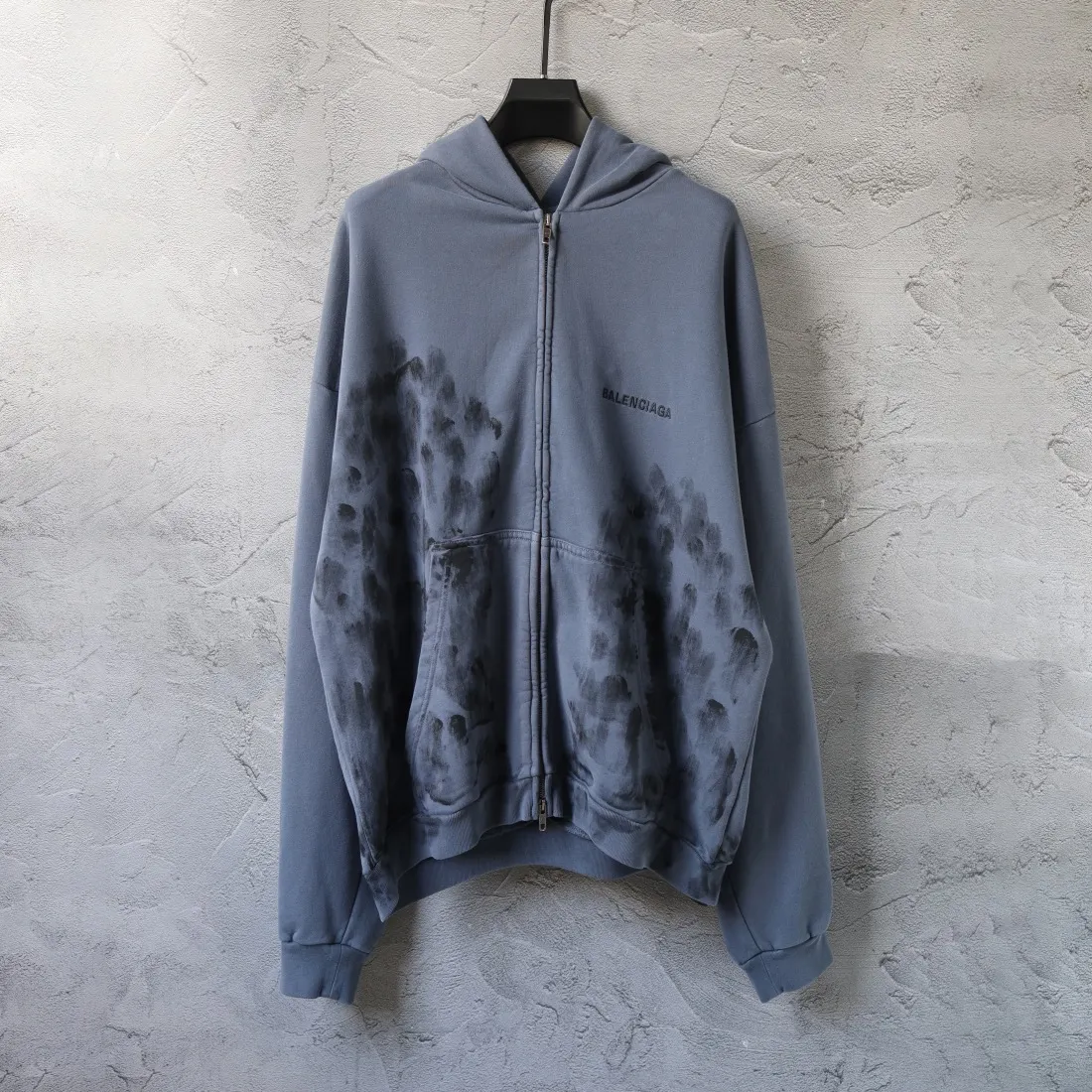 Logo Embroidered Distressed Zip-Up Hoodie D30922636