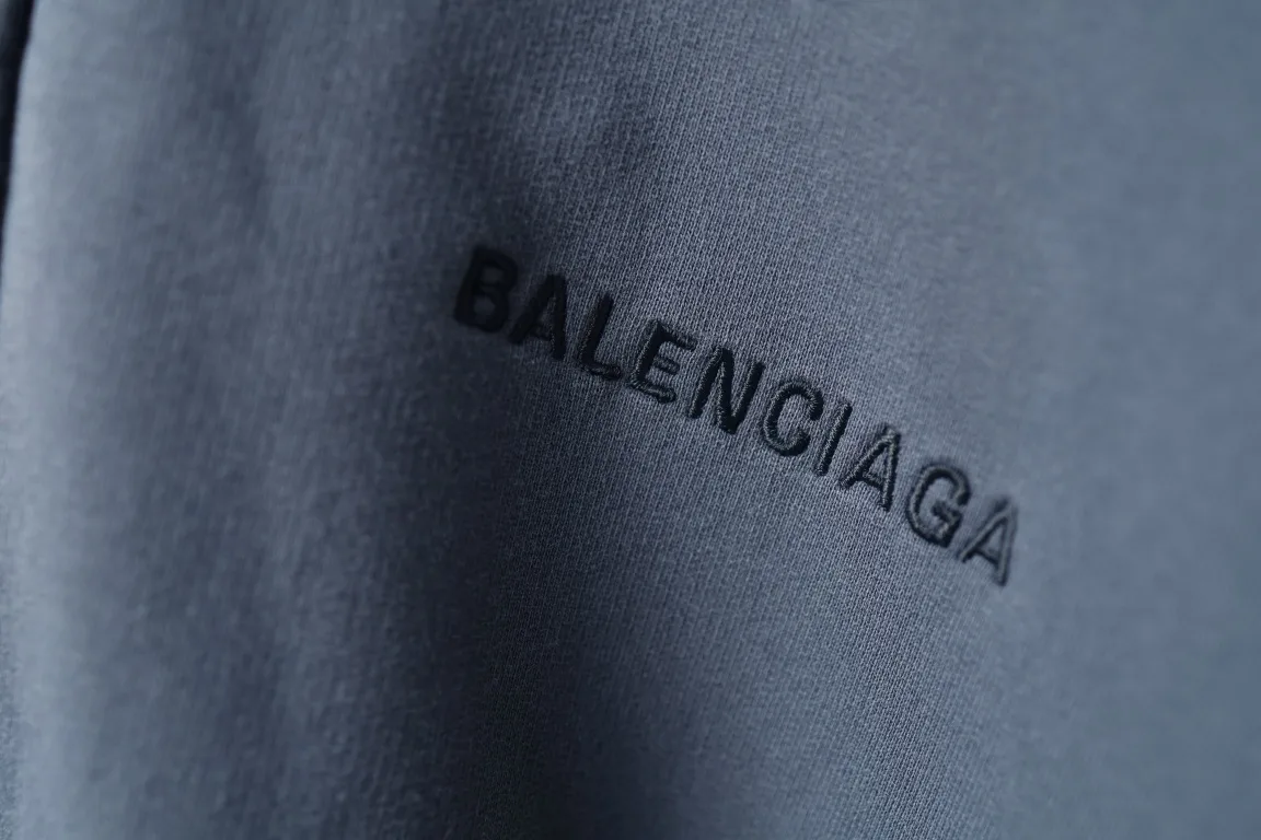Logo Embroidered Distressed Zip-Up Hoodie D30922636 — view 4