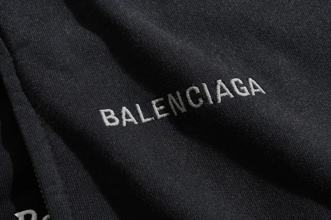Logo-Embroidered Layered Zip-Up Hoodie D49922571 — view 3
