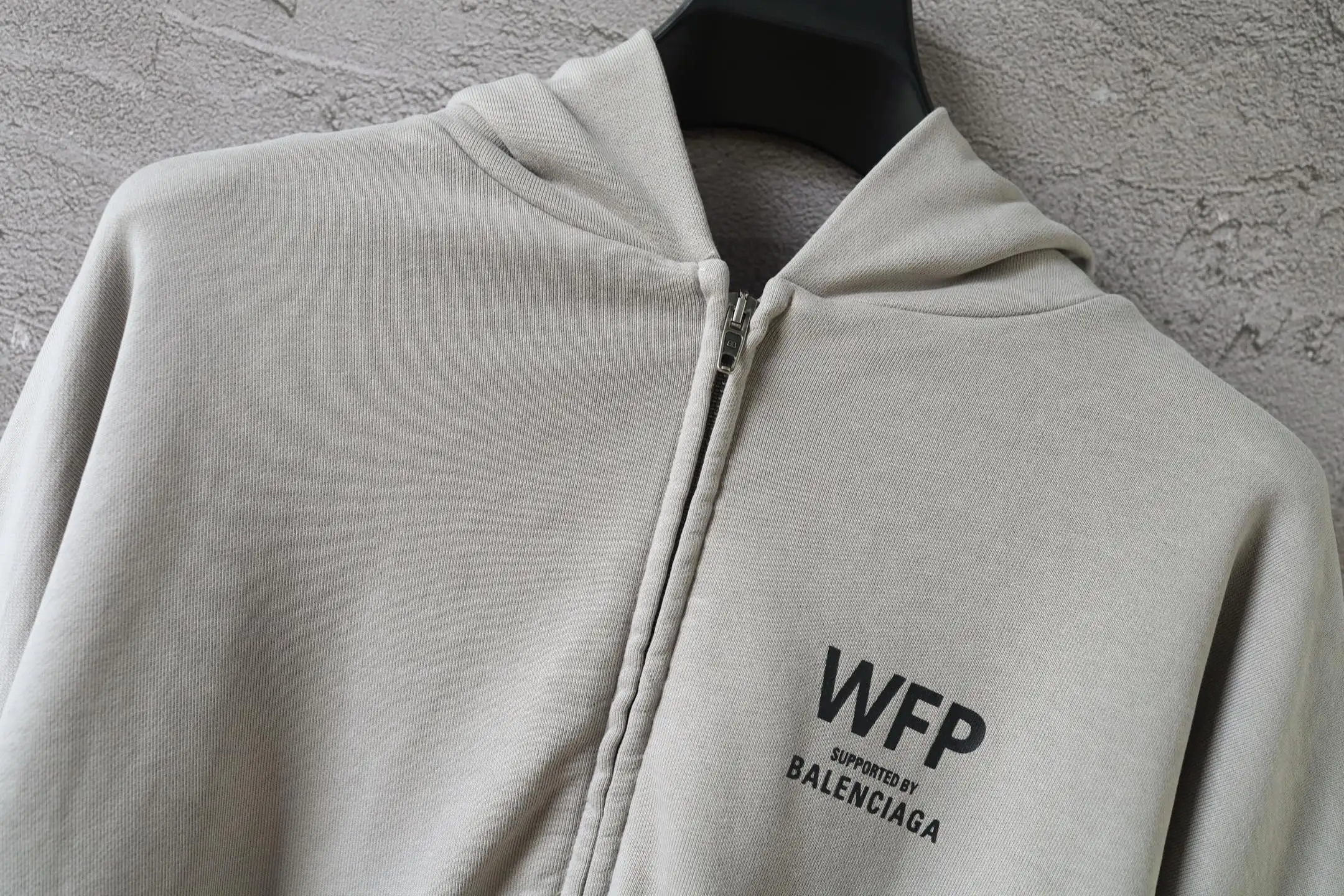 WFP Logo Print Zip-Up Hoodie D29922606 — view 3