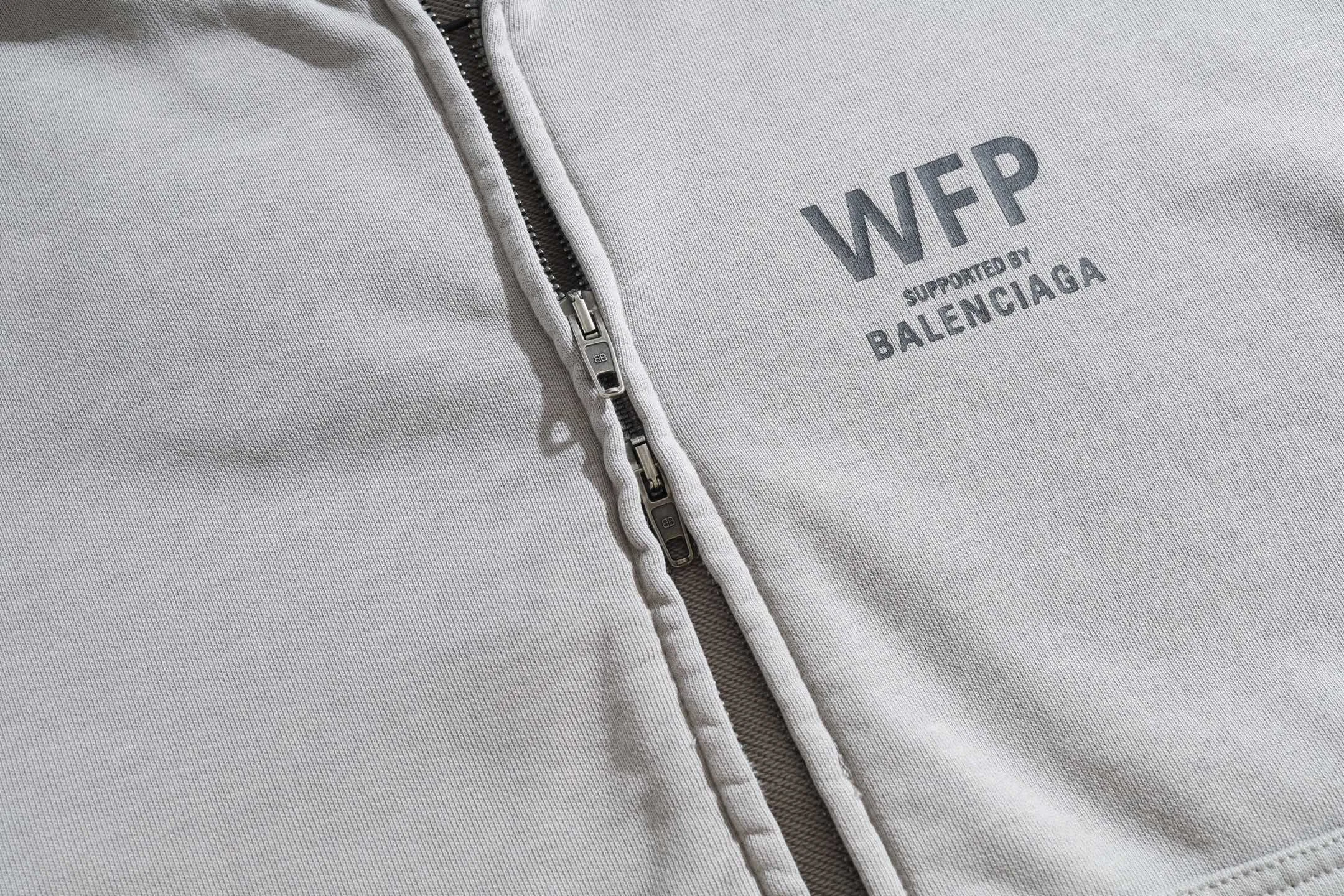 WFP Logo Print Zip-Up Hoodie D29922606 — view 13