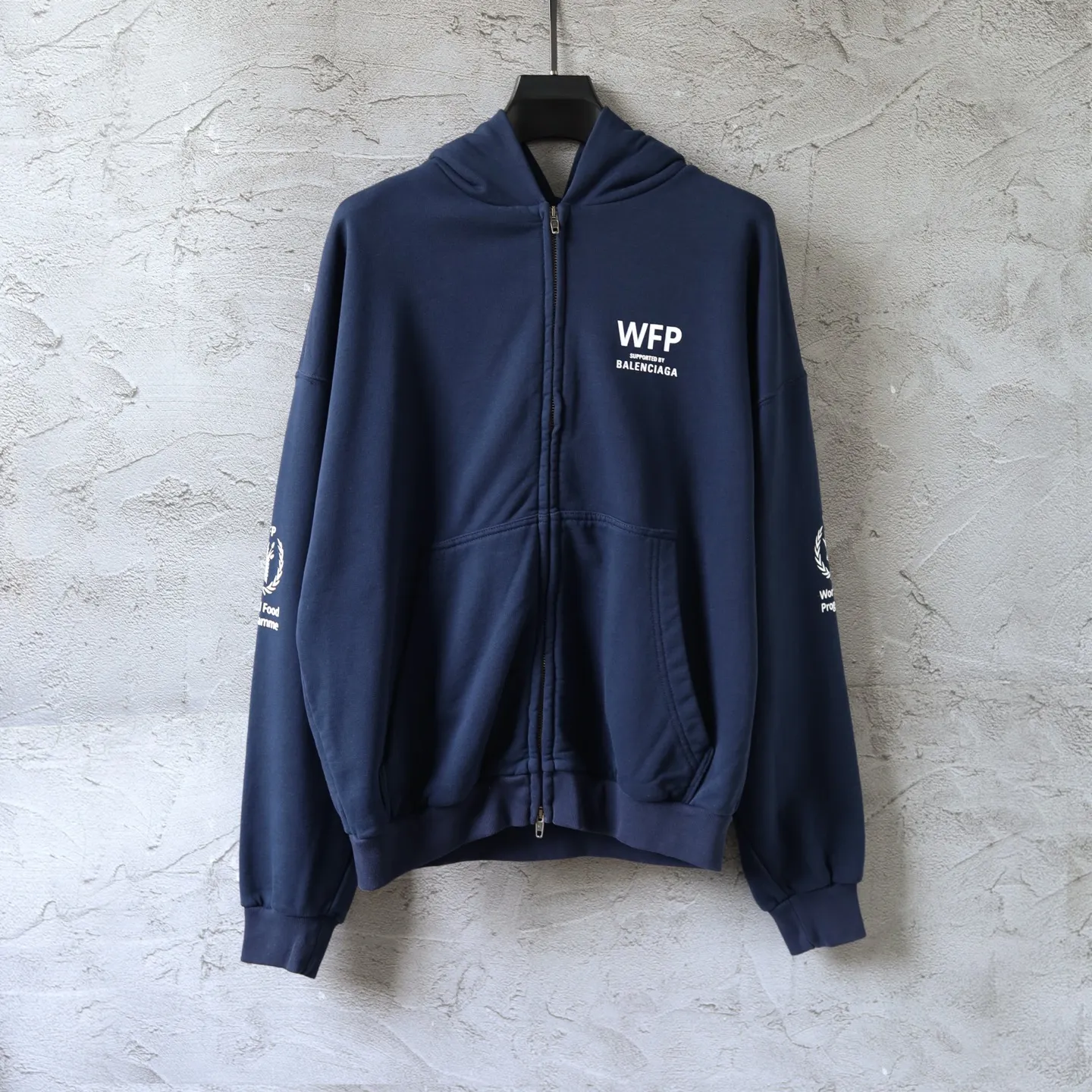 WFP Logo Print Zip-Up Hoodie D29922606 — view 19