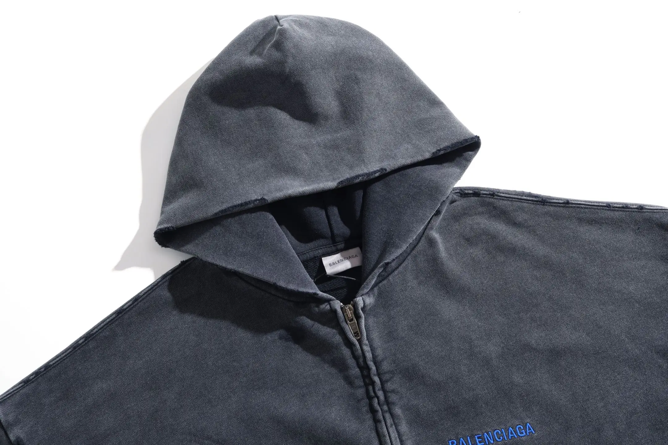 Logo Embroidered Distressed Zip-Up Hoodie D31920069 — view 4