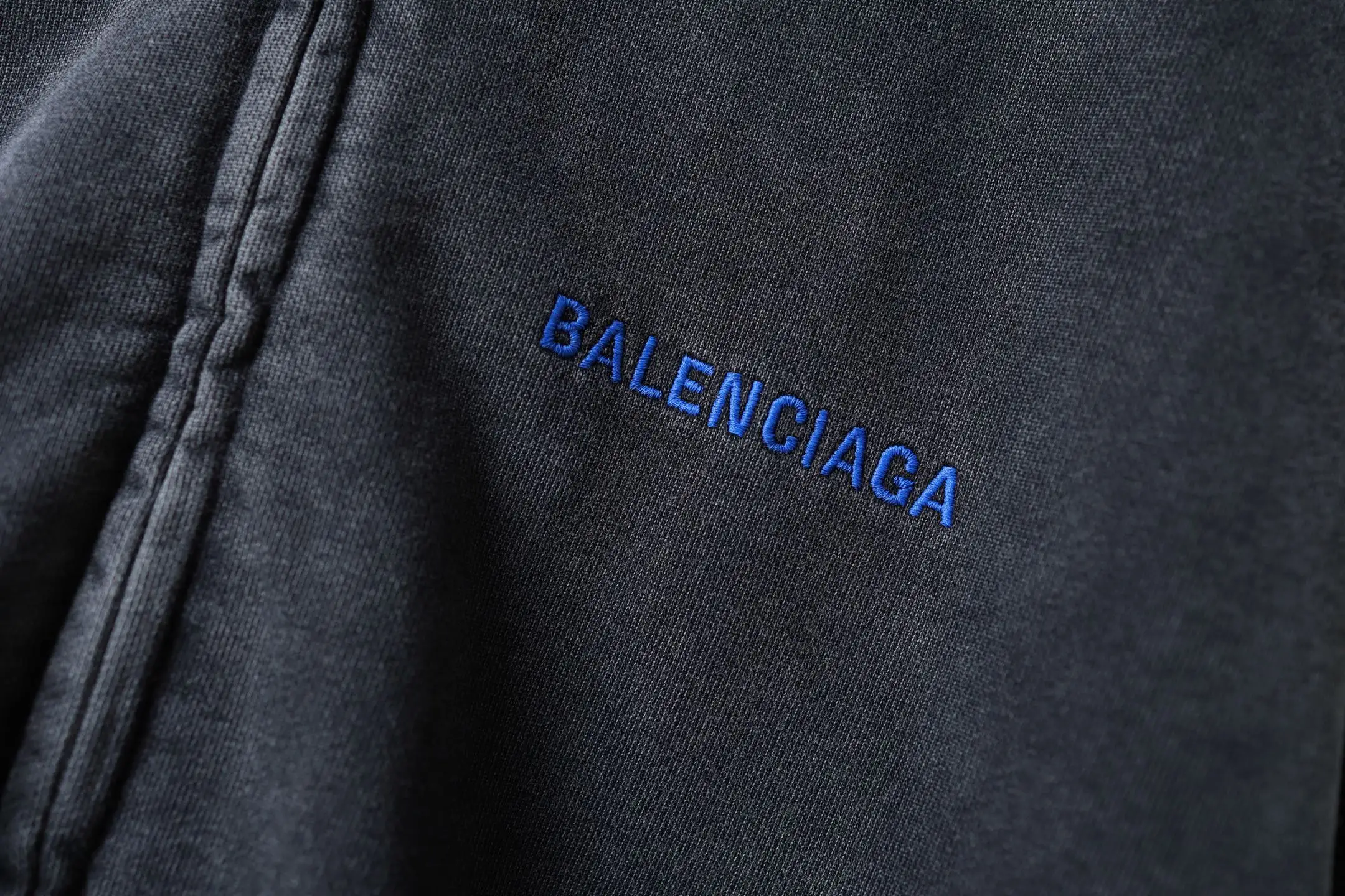 Logo Embroidered Distressed Zip-Up Hoodie D31920069 — view 14