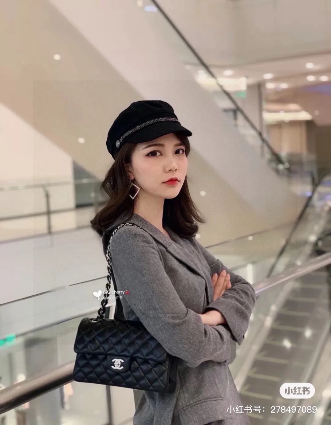 Classic Flap Bag in Caviar Leather D32018395 — view 5