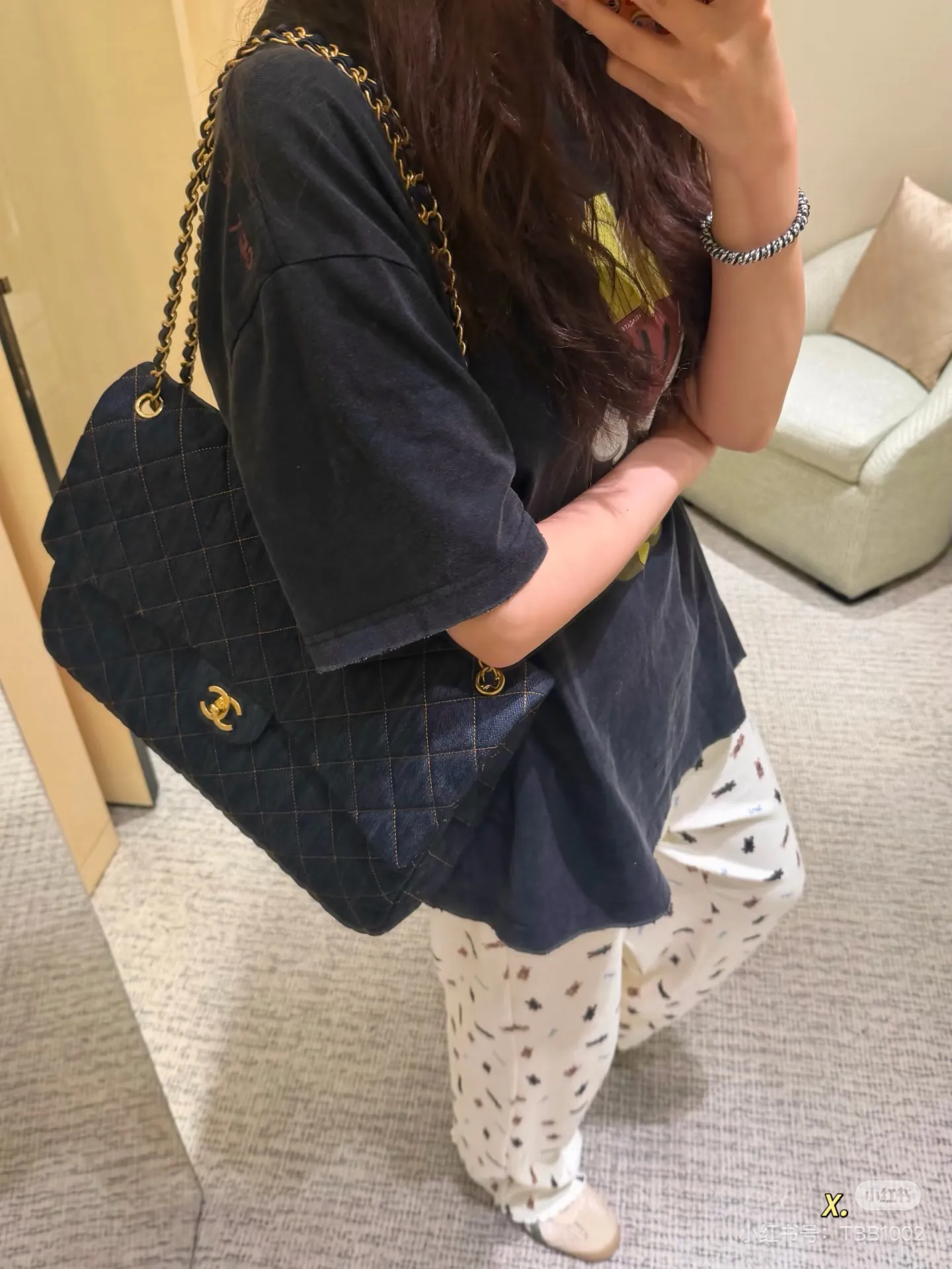 Chanel Maxi Flap Bag in Quilted Denim D36017899 — view 2