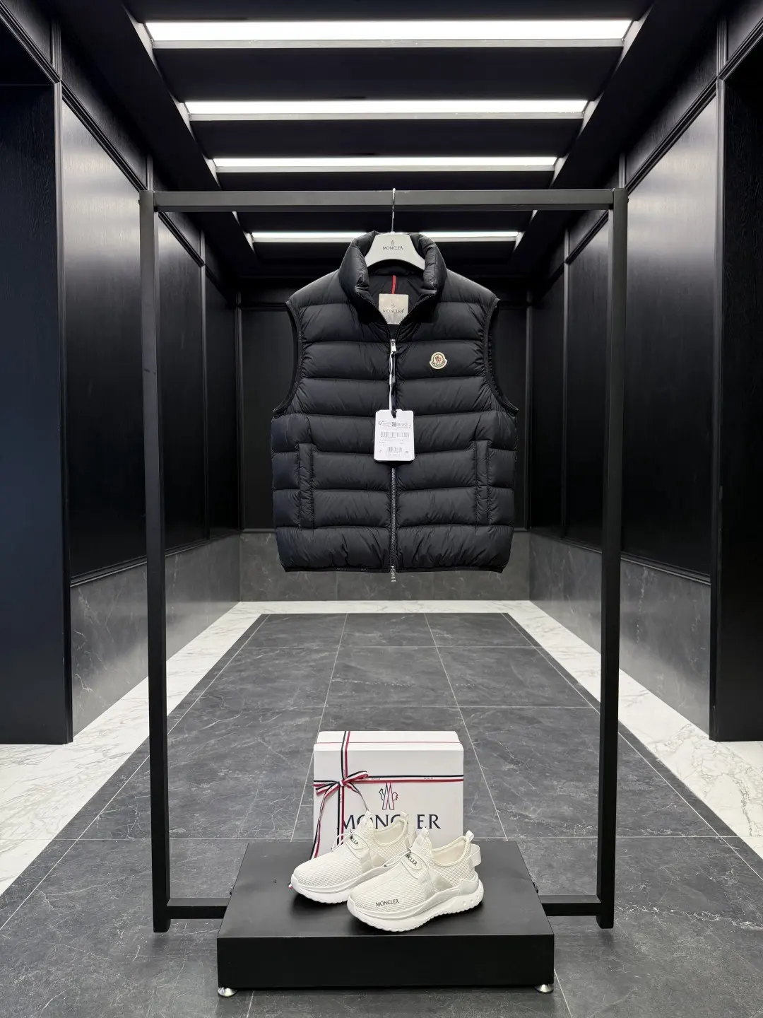 Quilted Down-Filled Puffer Vest D47022137