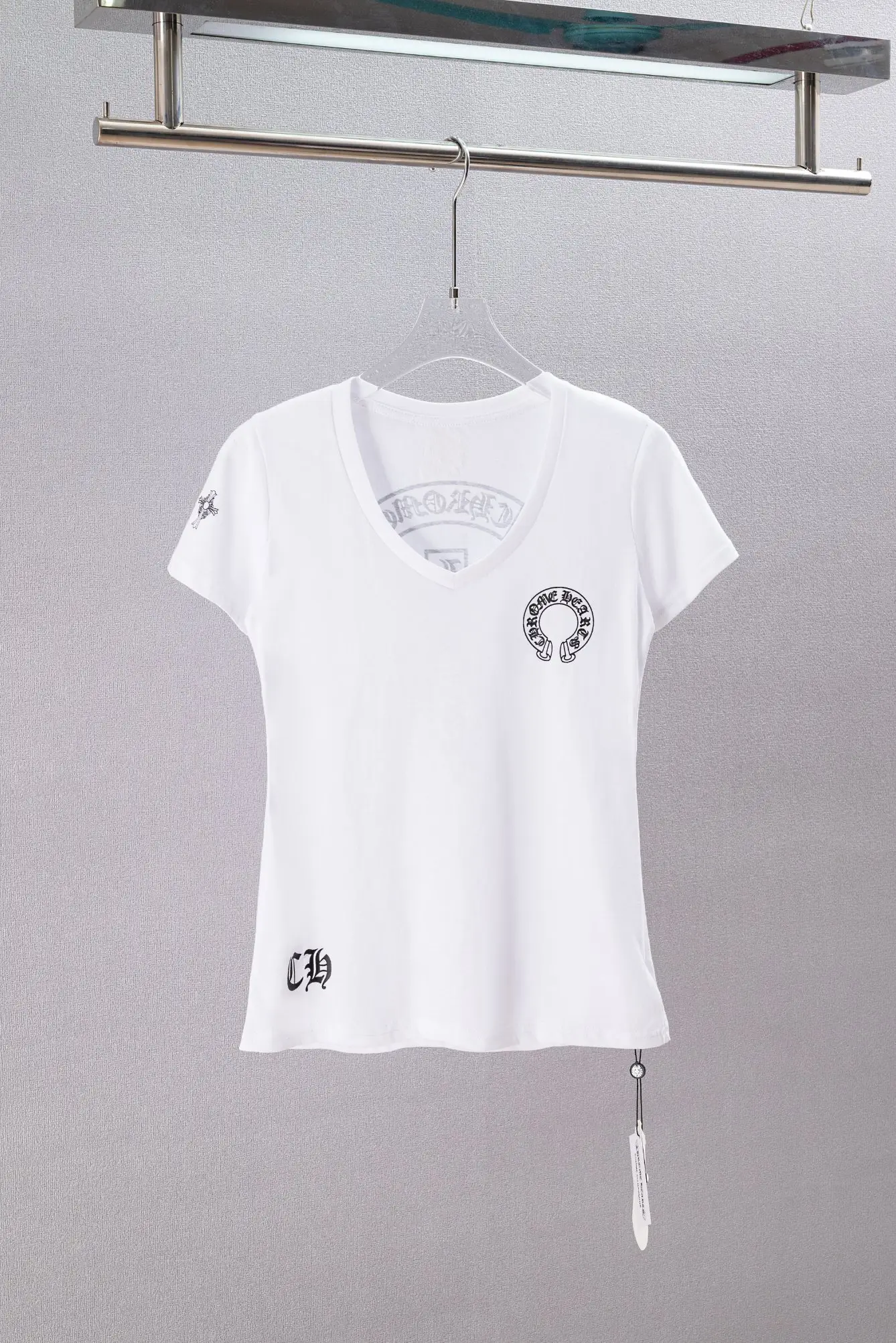 Logo Print V-Neck Slim Fit T-Shirt D10919744