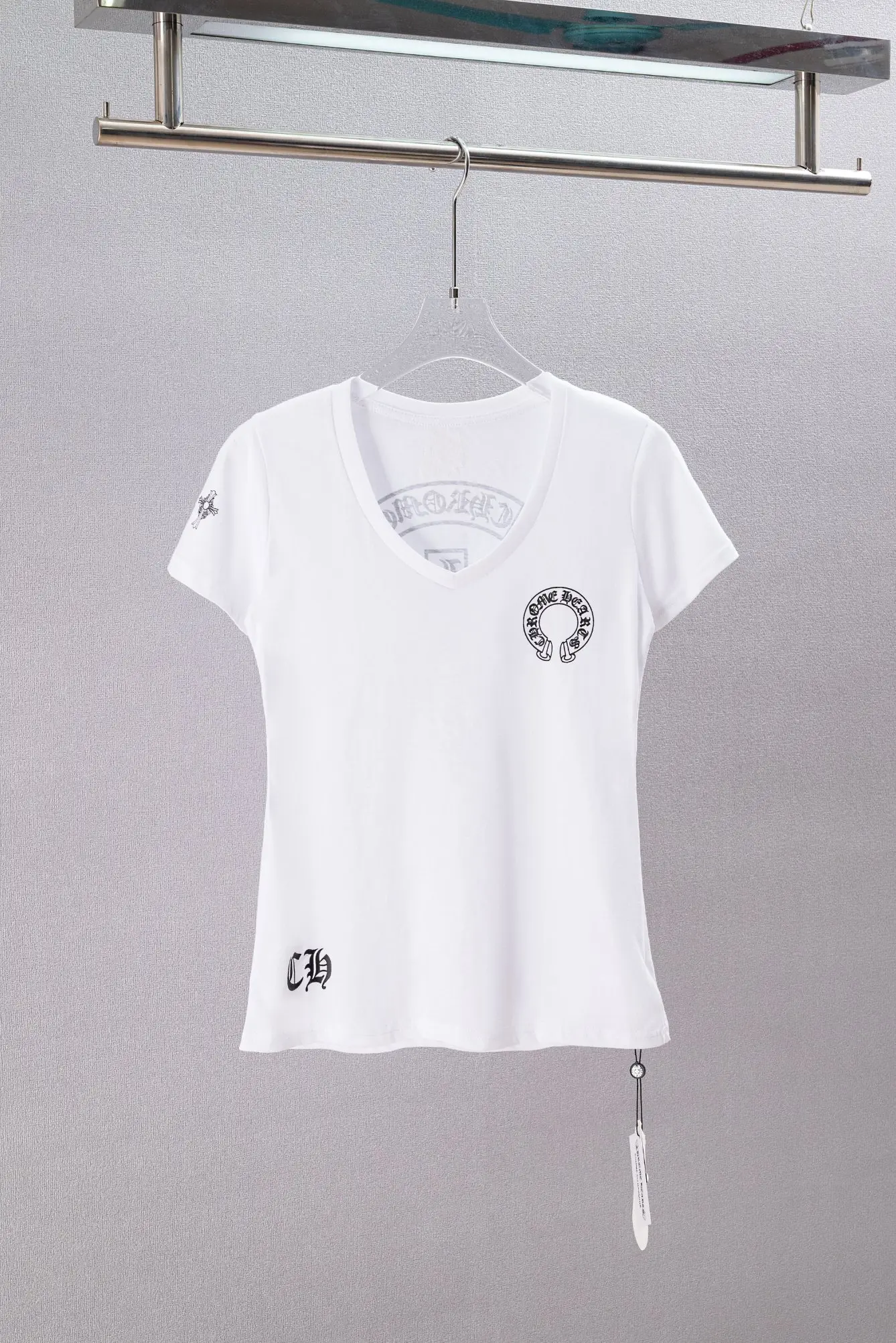 Logo Print V-Neck Slim Fit T-Shirt D10919744