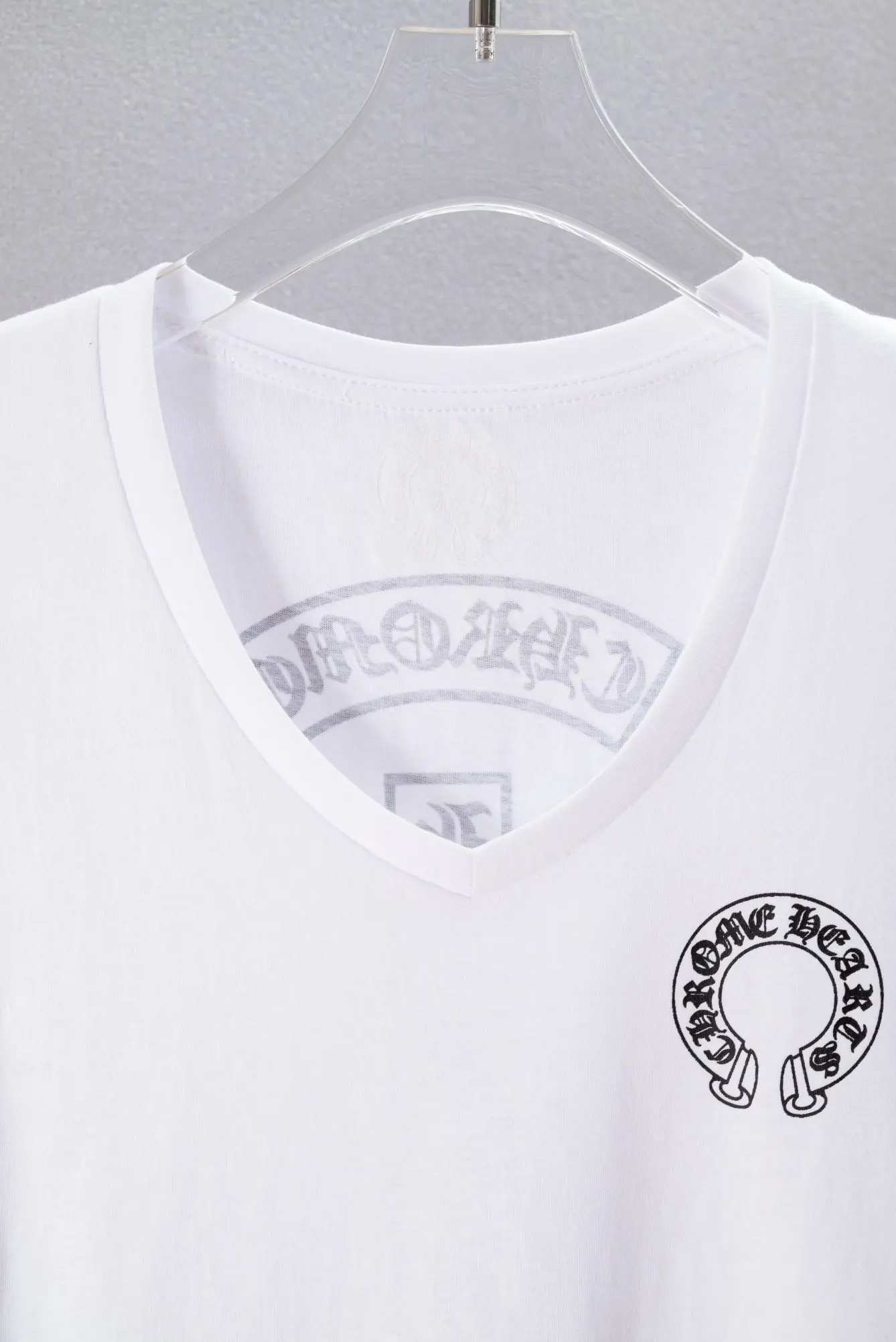 Logo Print V-Neck Slim Fit T-Shirt D10919744 — view 3