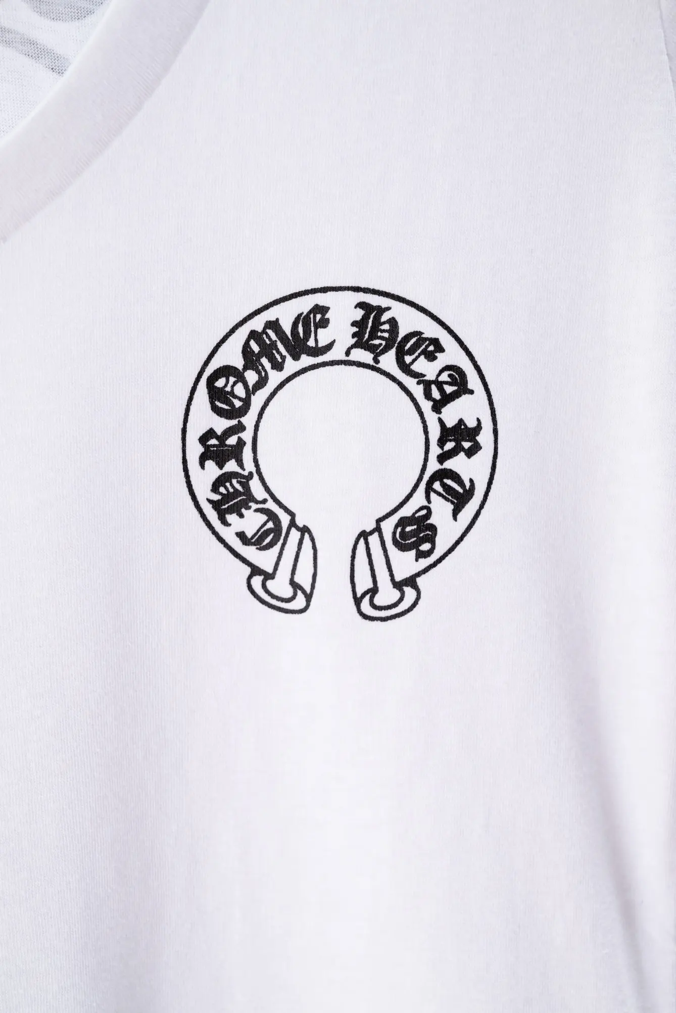 Logo Print V-Neck Slim Fit T-Shirt D10919744 — view 5