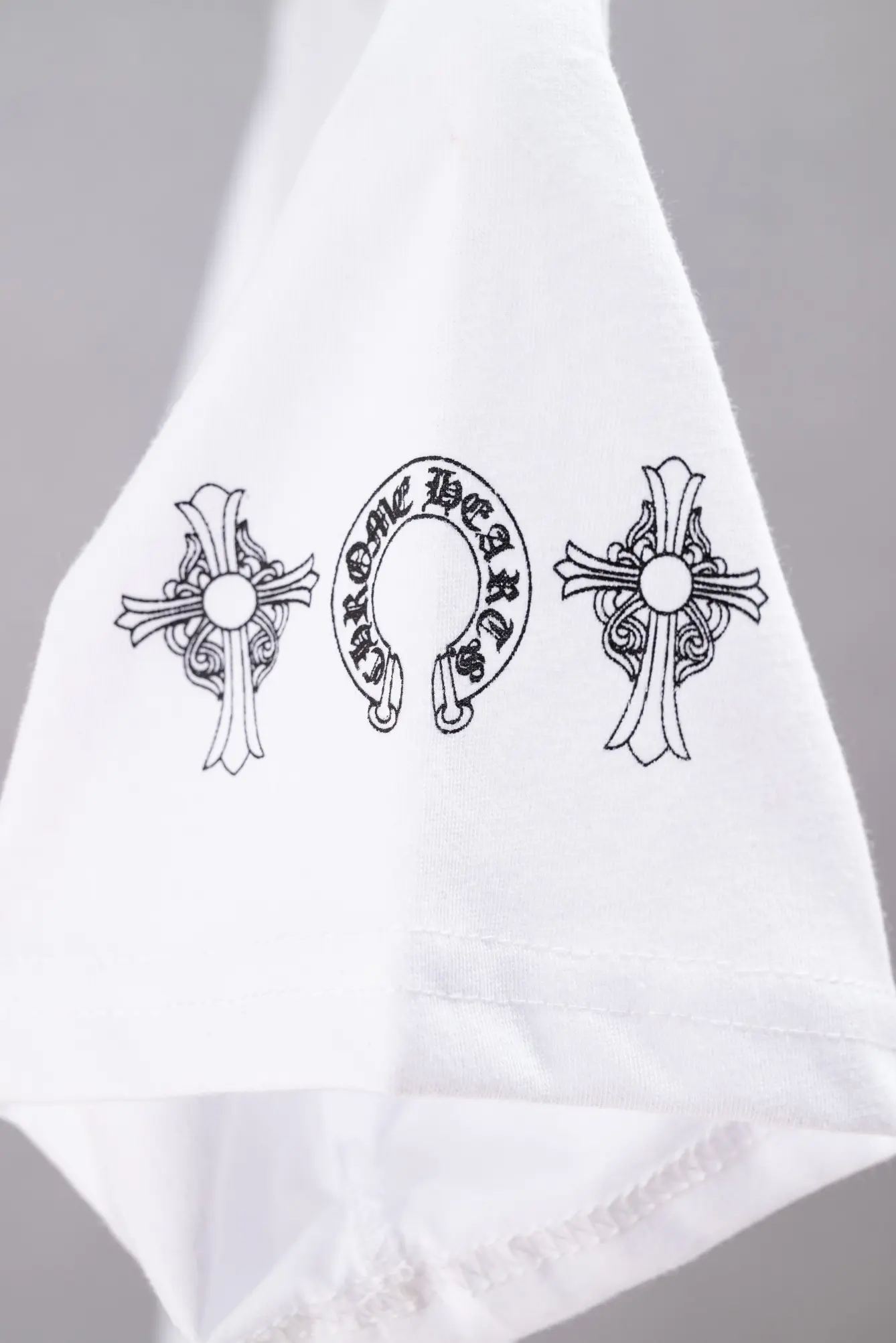 Logo Print V-Neck Slim Fit T-Shirt D10919744 — view 8