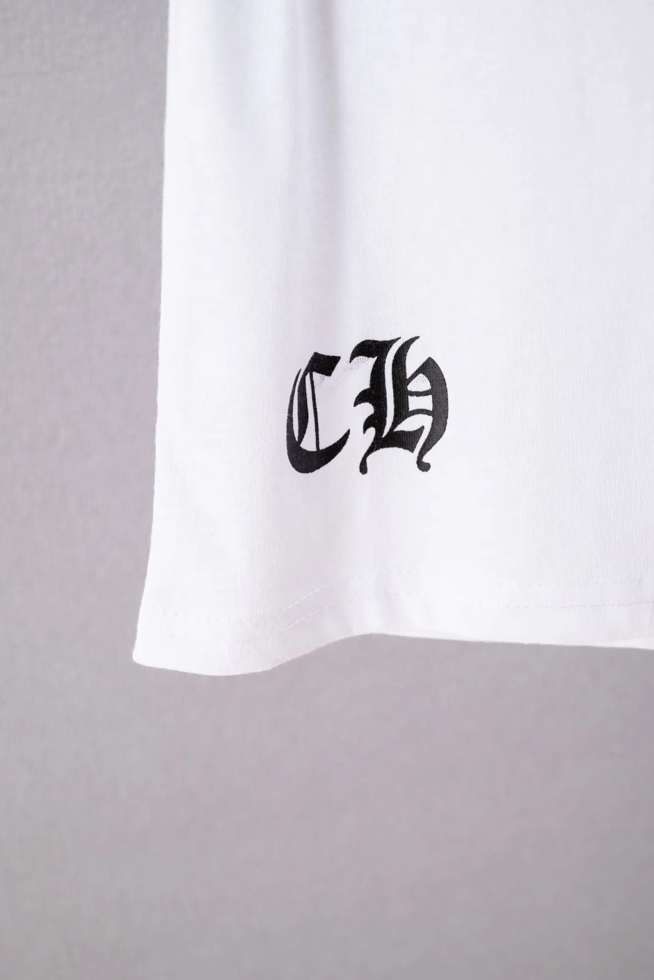 Logo Print V-Neck Slim Fit T-Shirt D10919744 — view 9