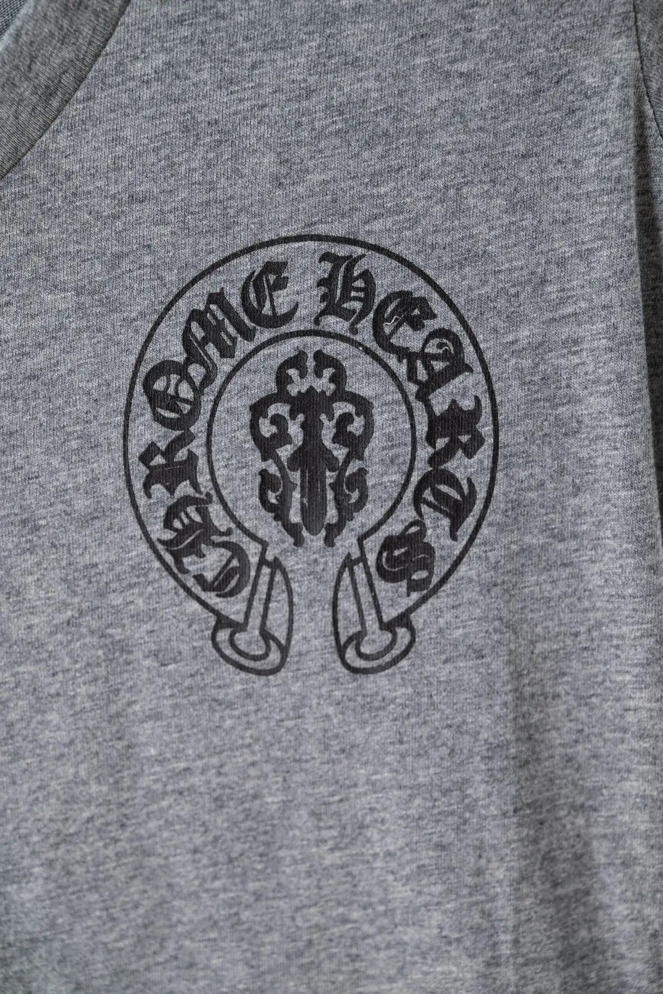 Logo Print V-Neck Slim Fit T-Shirt D10919746 — view 7