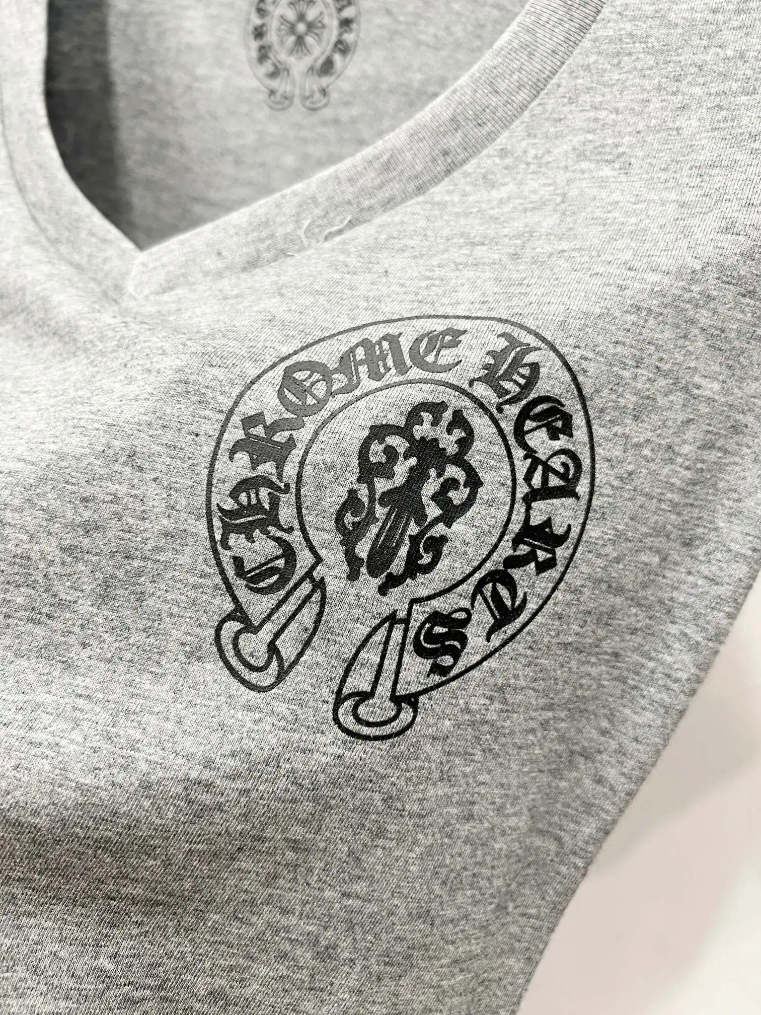 Chrome Hearts Logo V-Neck T-Shirt D10919762 — view 3
