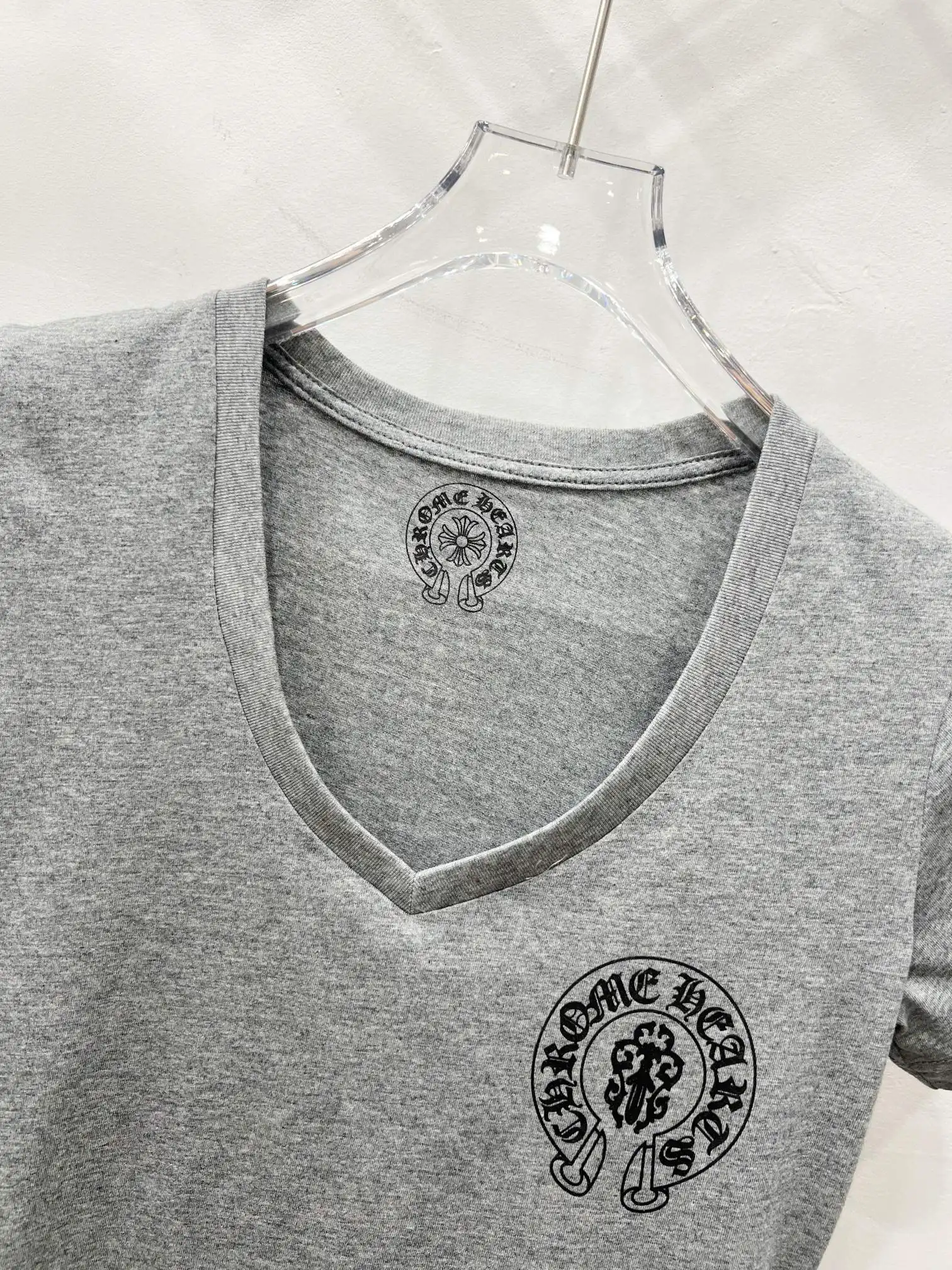 Chrome Hearts Logo V-Neck T-Shirt D10919762 — view 7