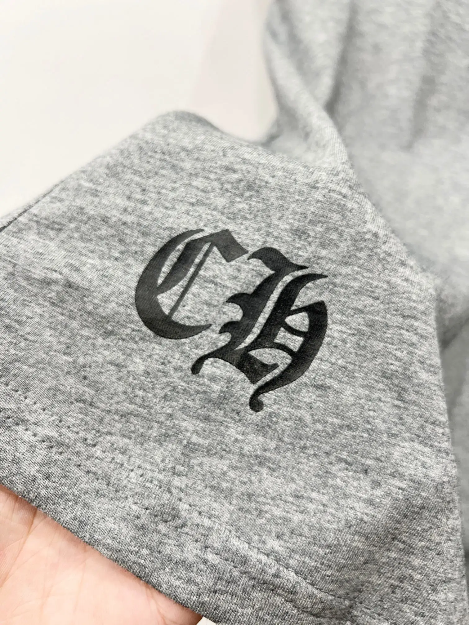 Chrome Hearts Logo V-Neck T-Shirt D10919762 — view 8