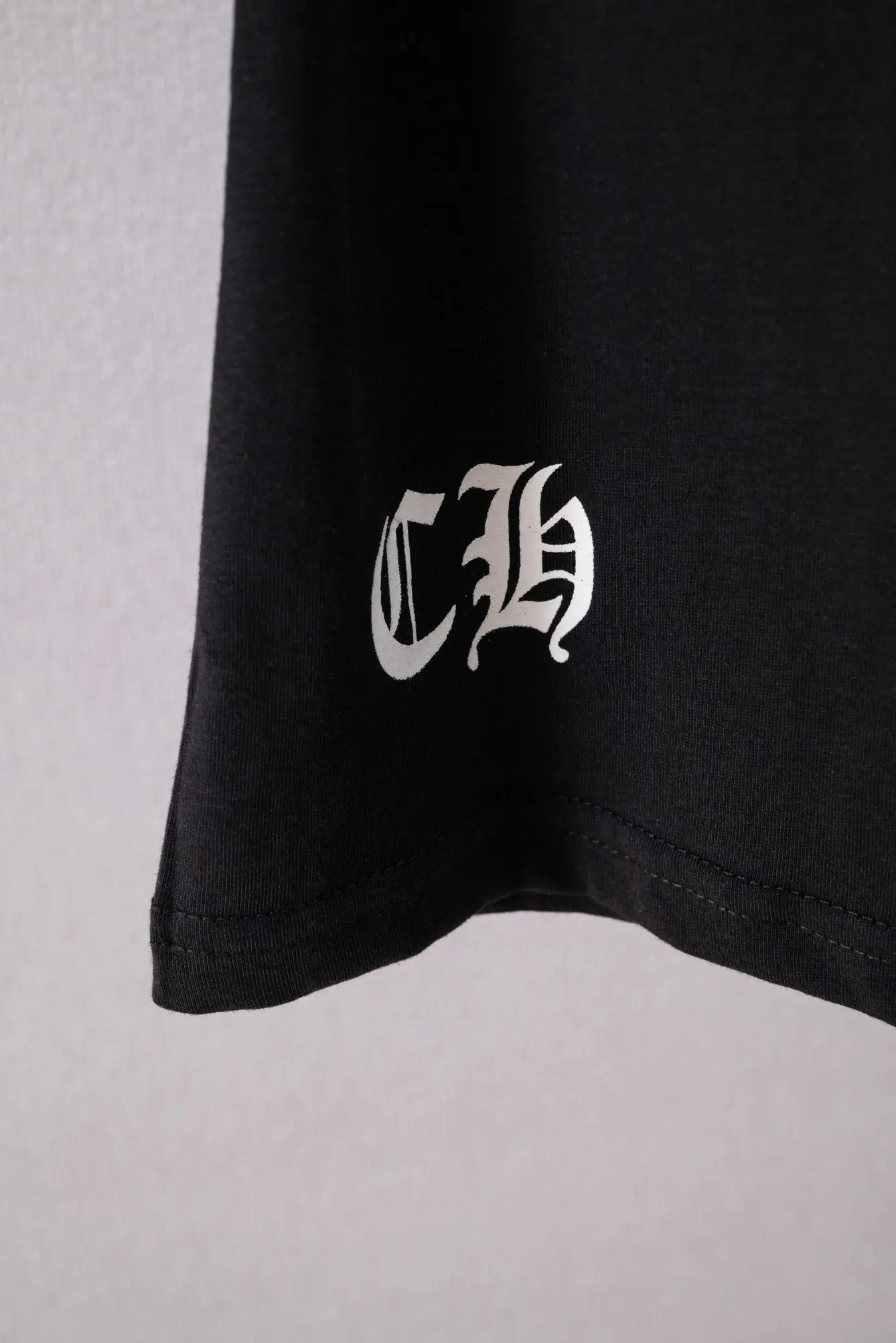 Chrome Hearts Logo V-Neck Slim-Fit T-Shirt D10919745 — view 5